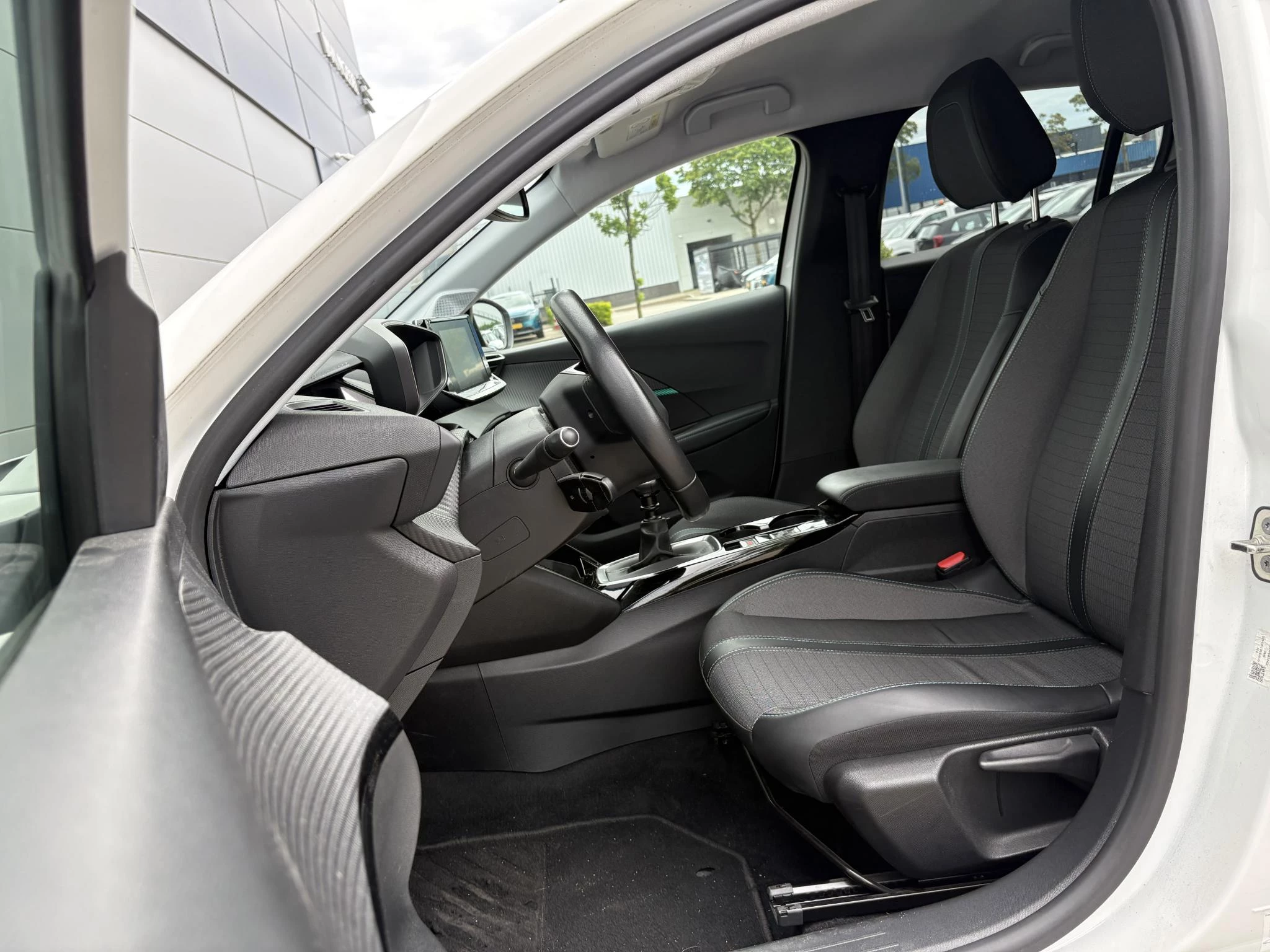 Peugeot-208-image-10