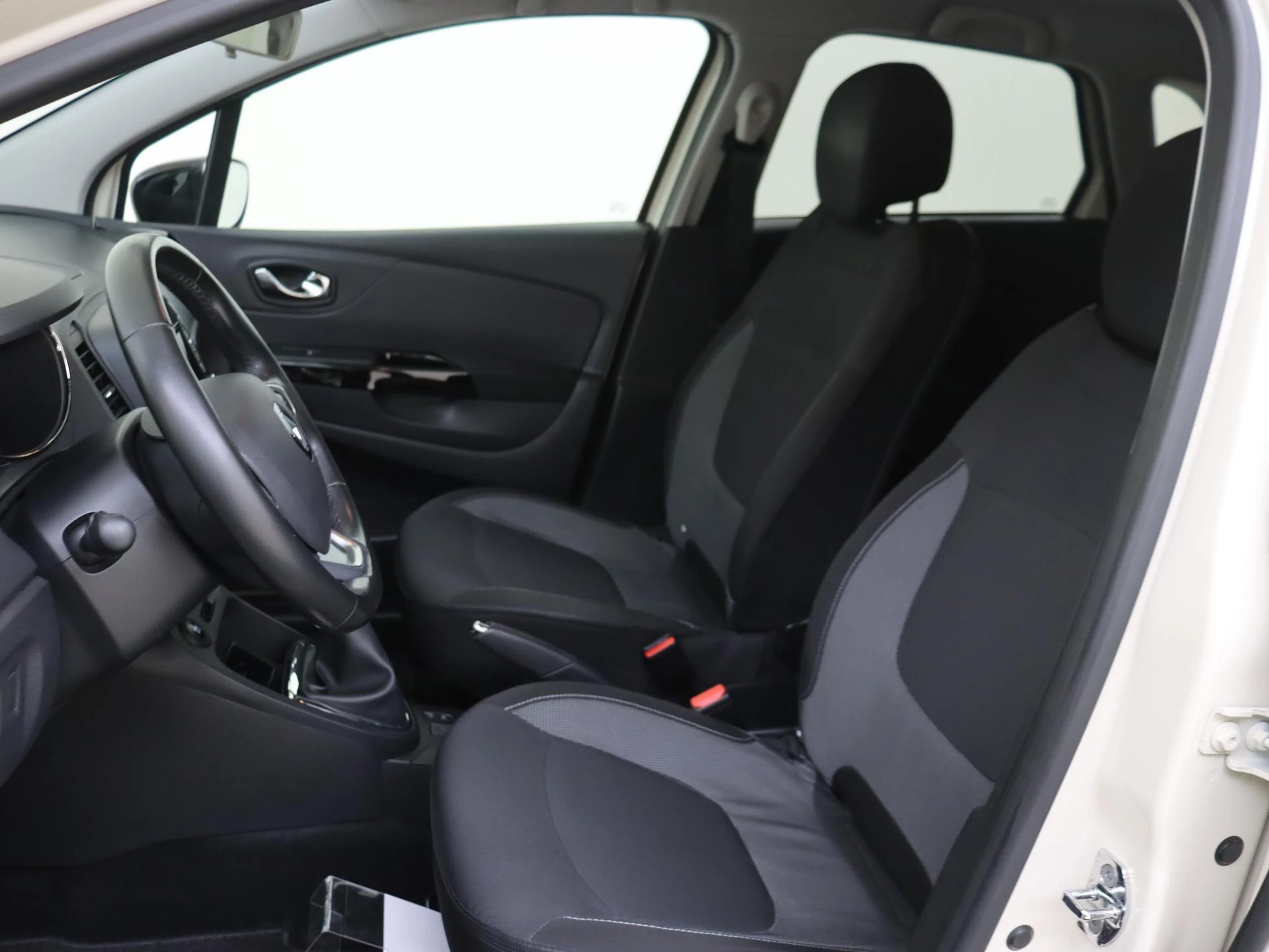 Renault-Captur-image-14