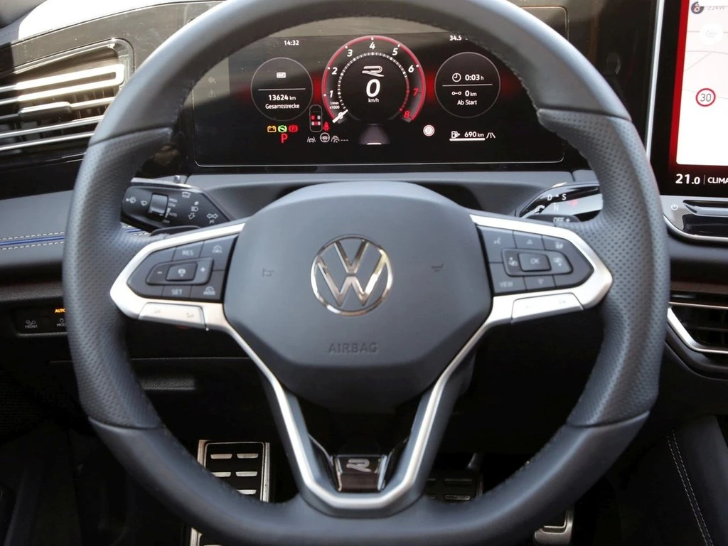 Volkswagen-Tiguan-image-14