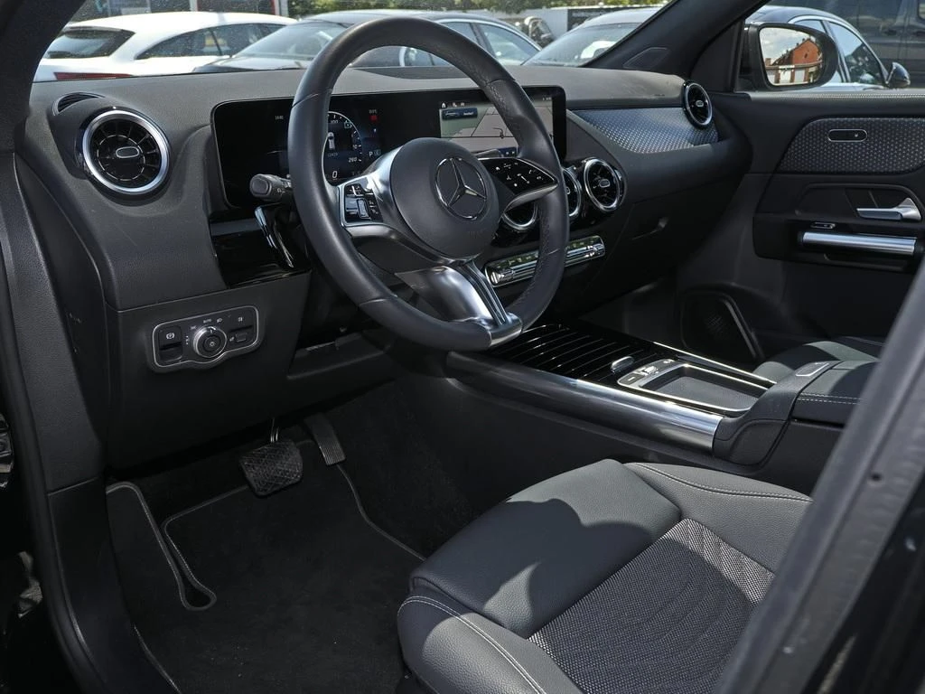 Mercedes-Benz-GLA 200 d-image-8