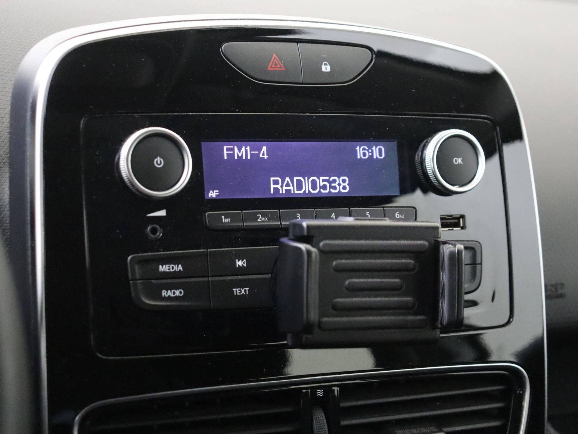 Renault-Clio-image-16