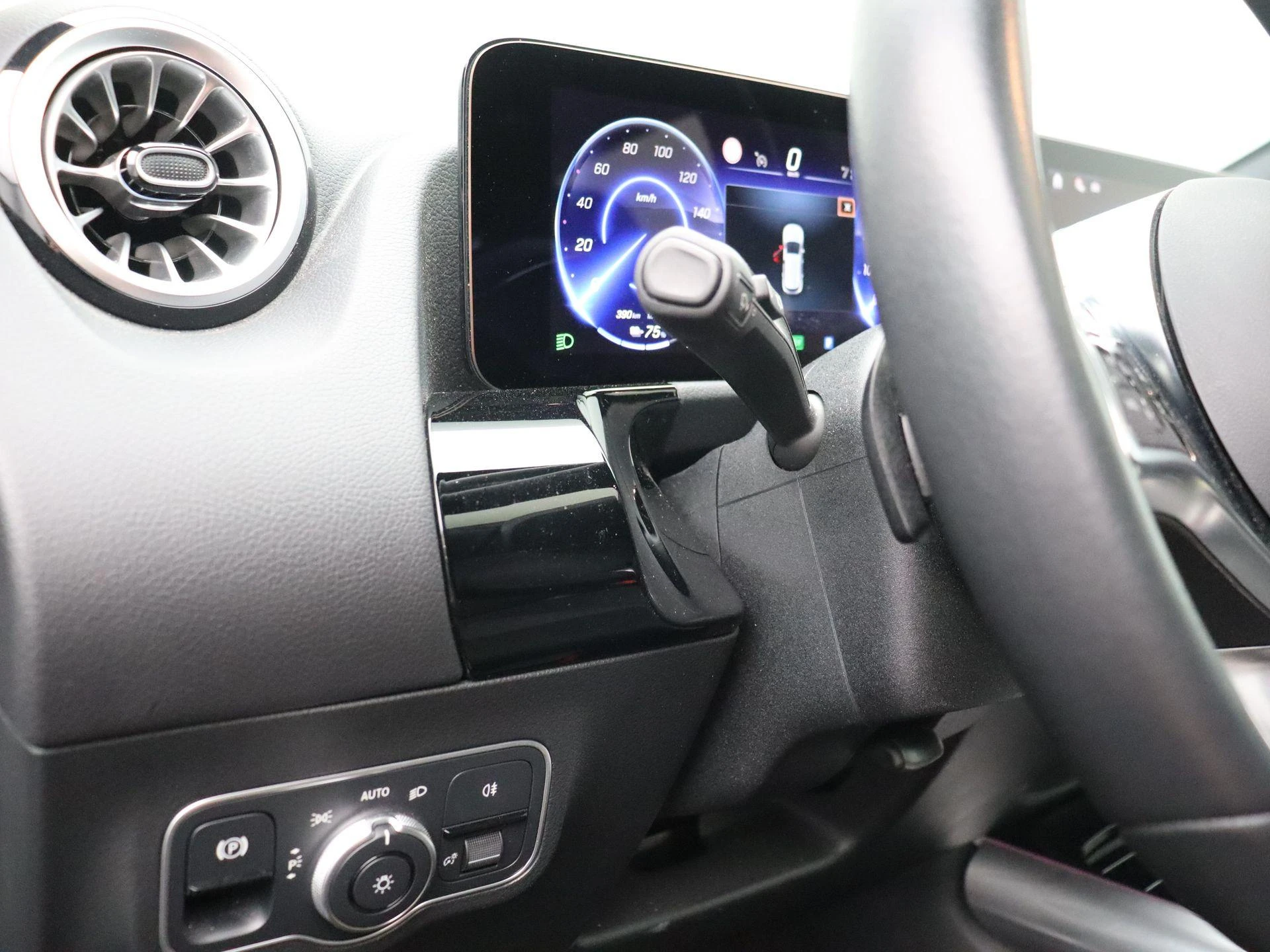 Mercedes-Benz-EQA-image-8