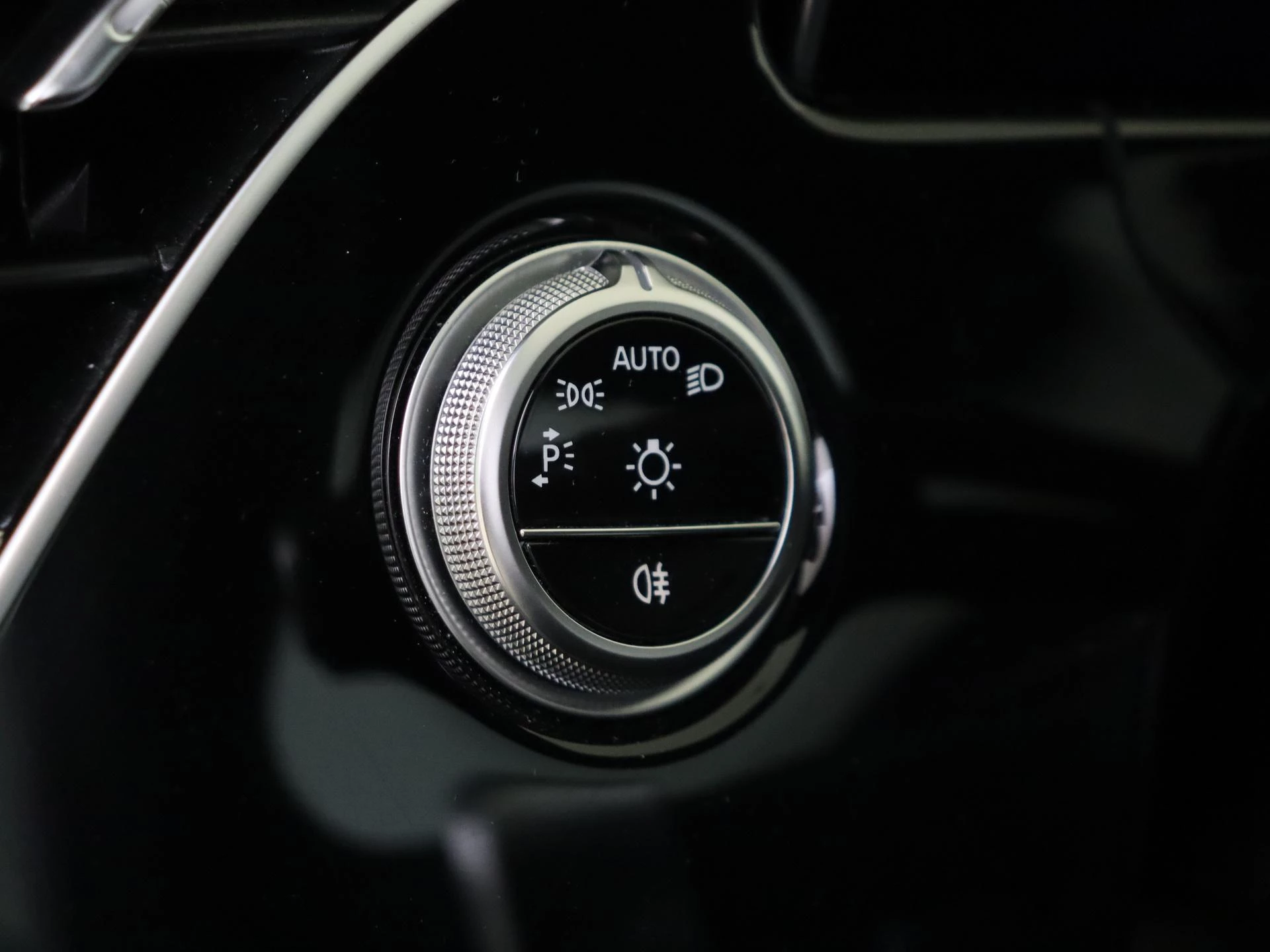 Mercedes-Benz-E-Klasse-image-27