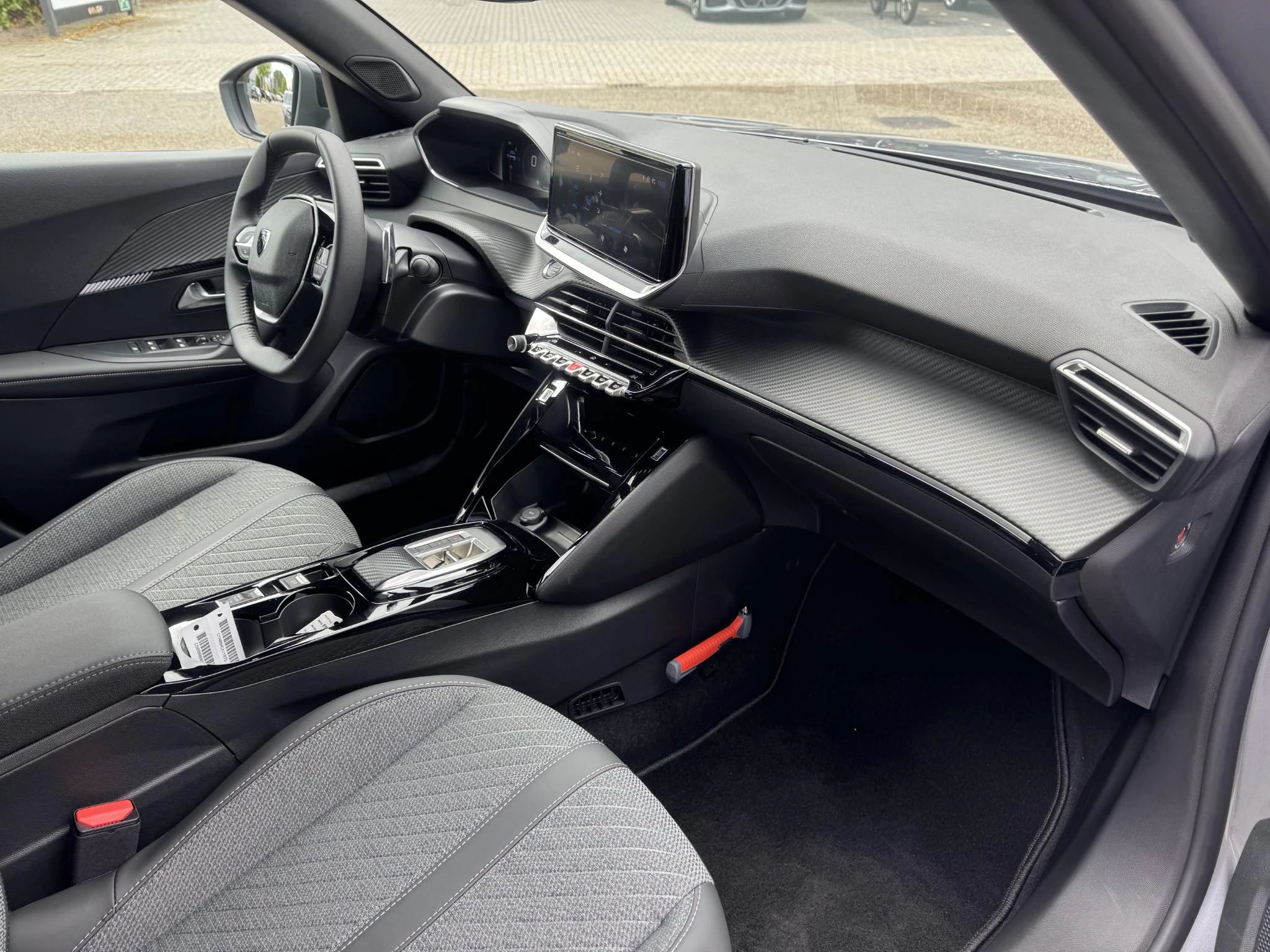 Peugeot 2008 1.2 Hybrid 145 Allure