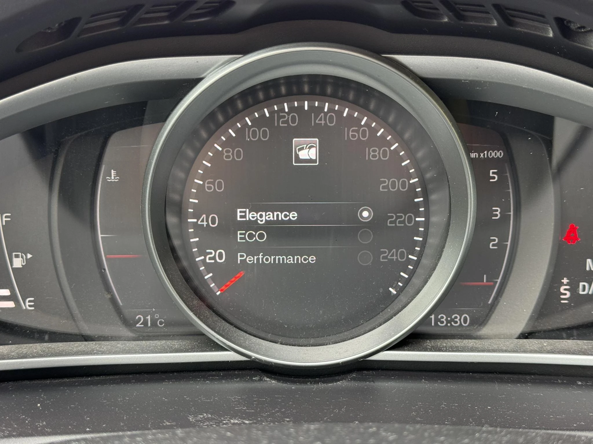 Volvo-V40-image-22