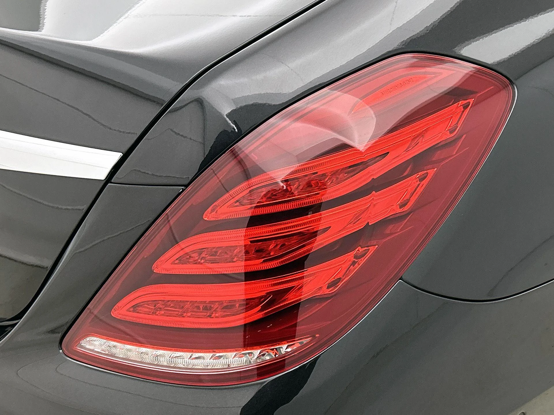 Mercedes-Benz-S-Klasse-image-25
