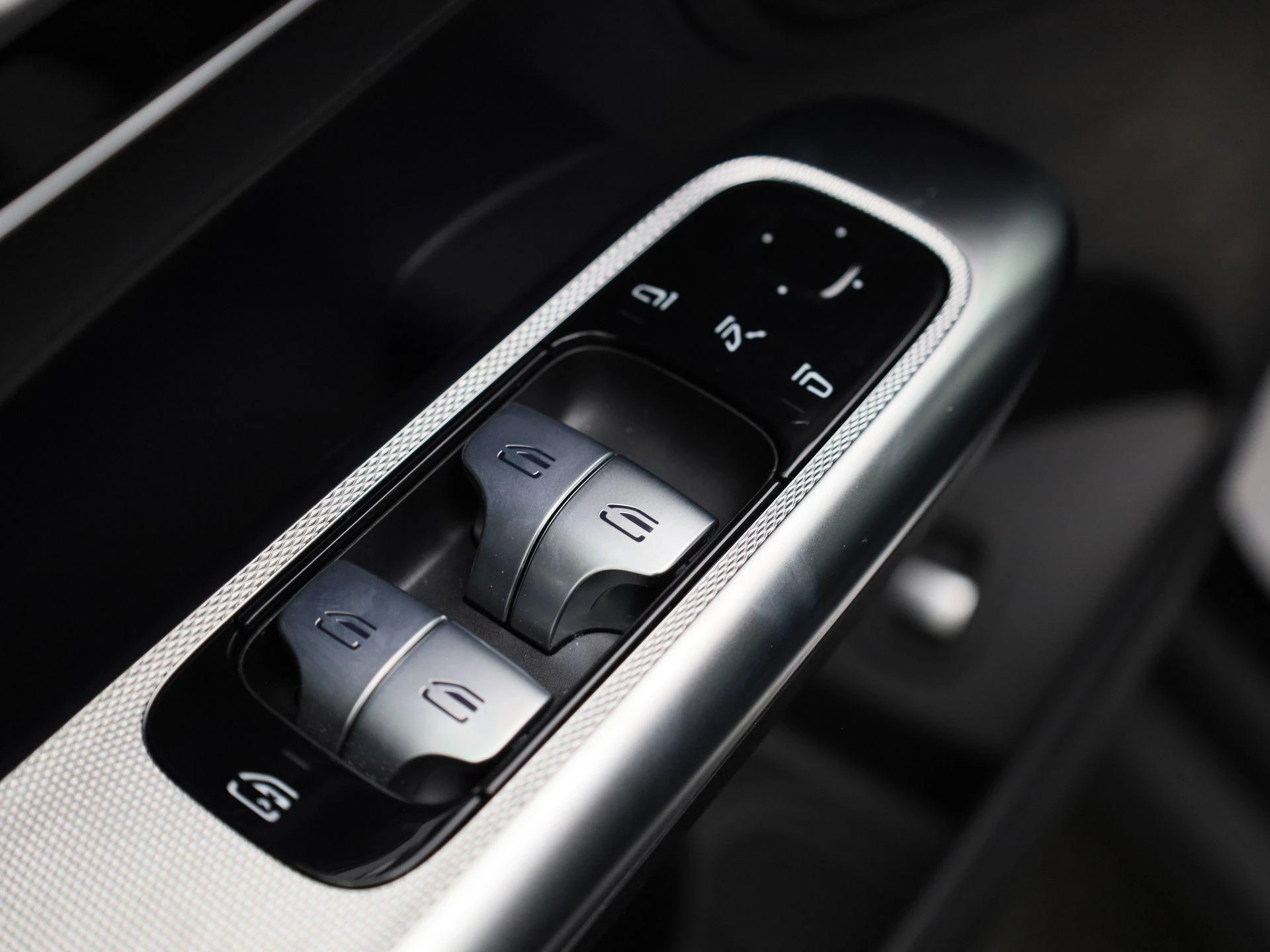 Mercedes-Benz-GLC-image-35