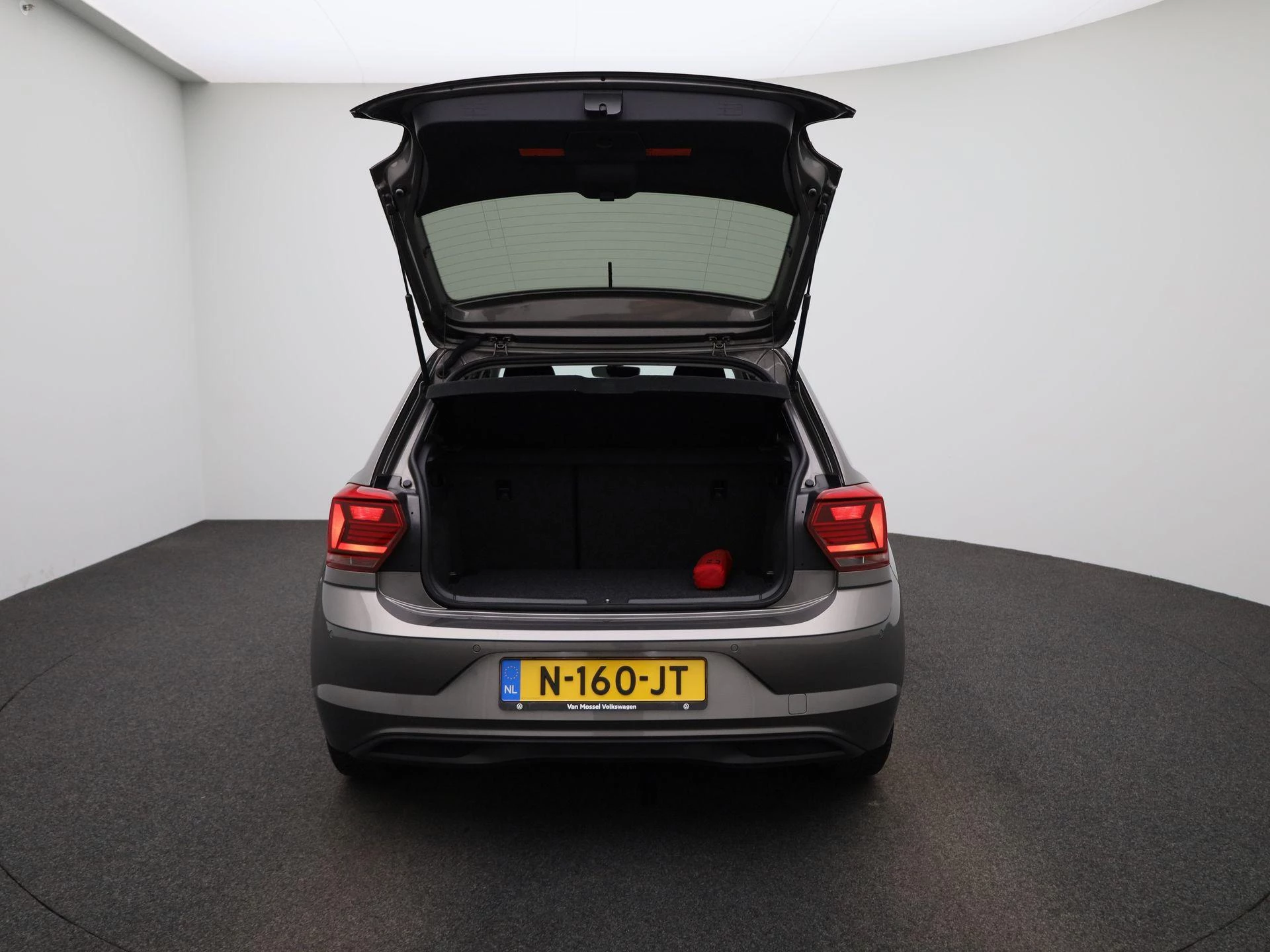 Volkswagen-Polo-image-10