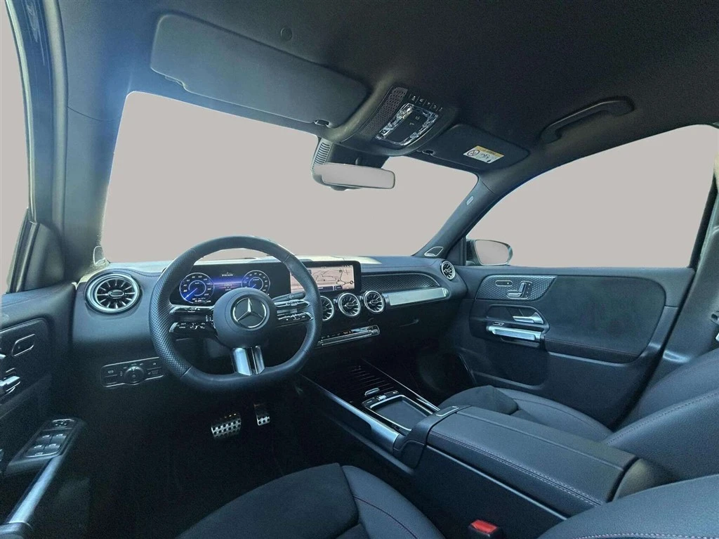 Mercedes-Benz-EQB-image-12