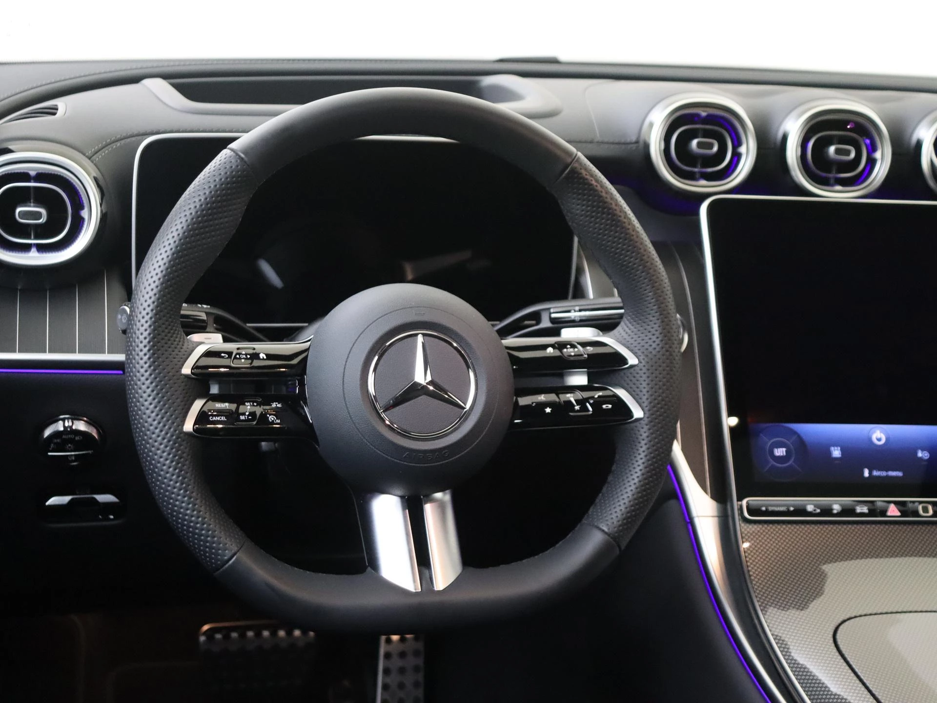 Mercedes-Benz-GLC-image-10