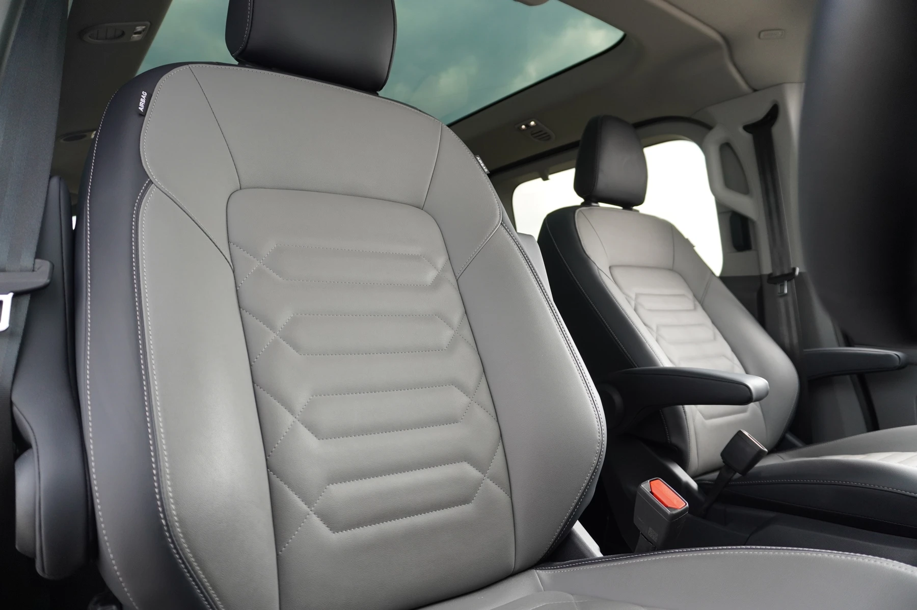 Volkswagen-Transporter-image-19