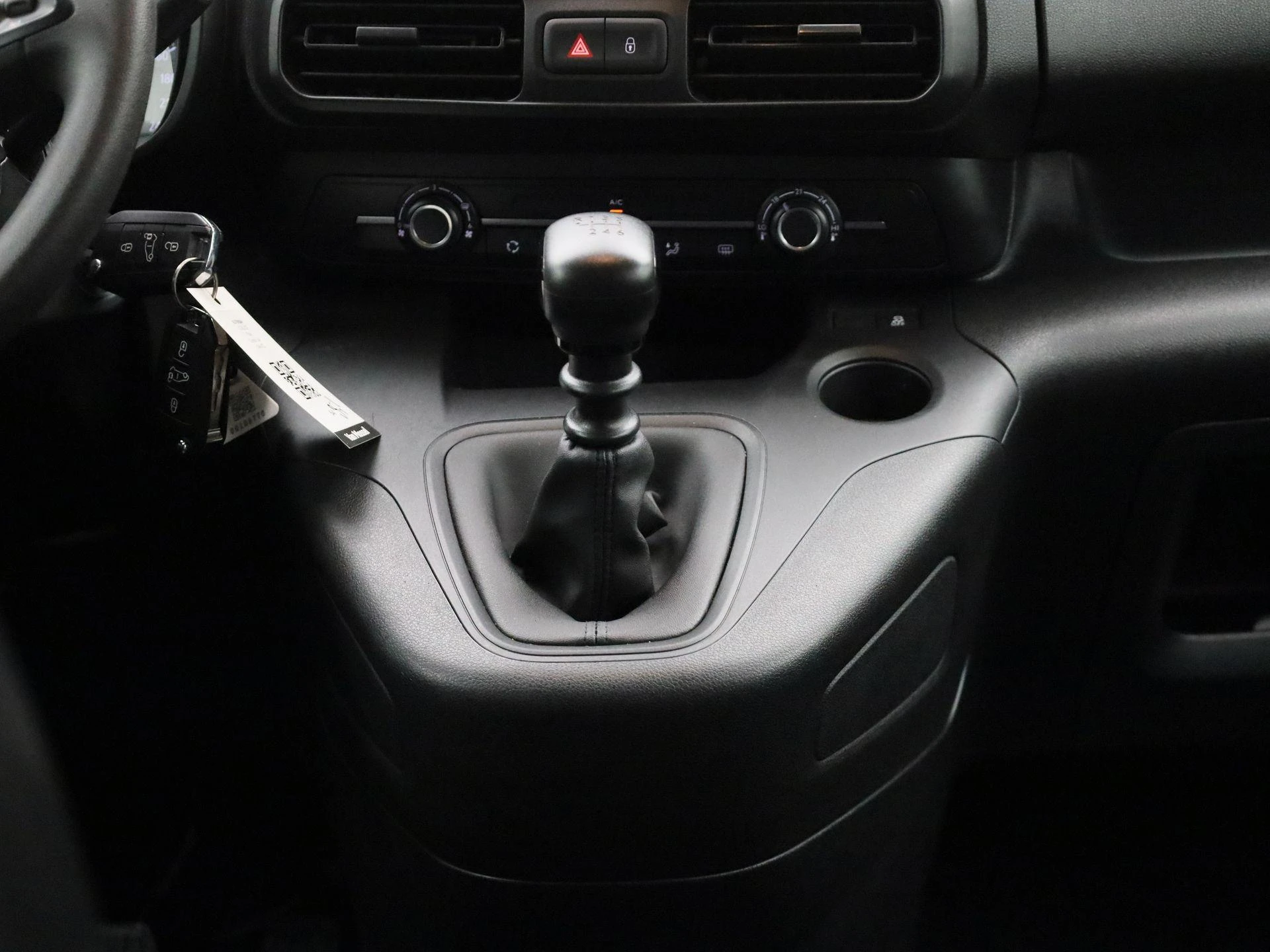 Opel-Combo Life-image-11
