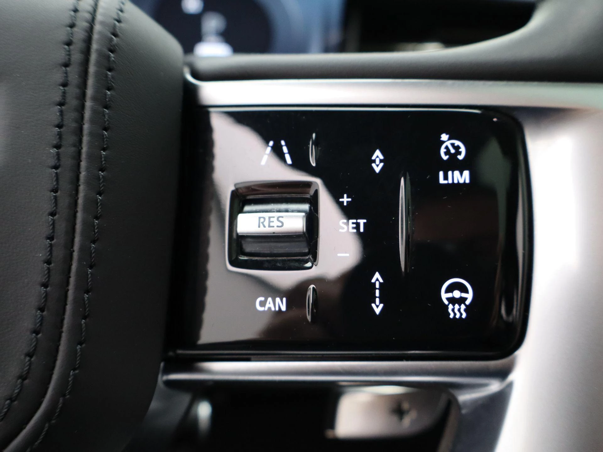 Land Rover-Range Rover-image-30