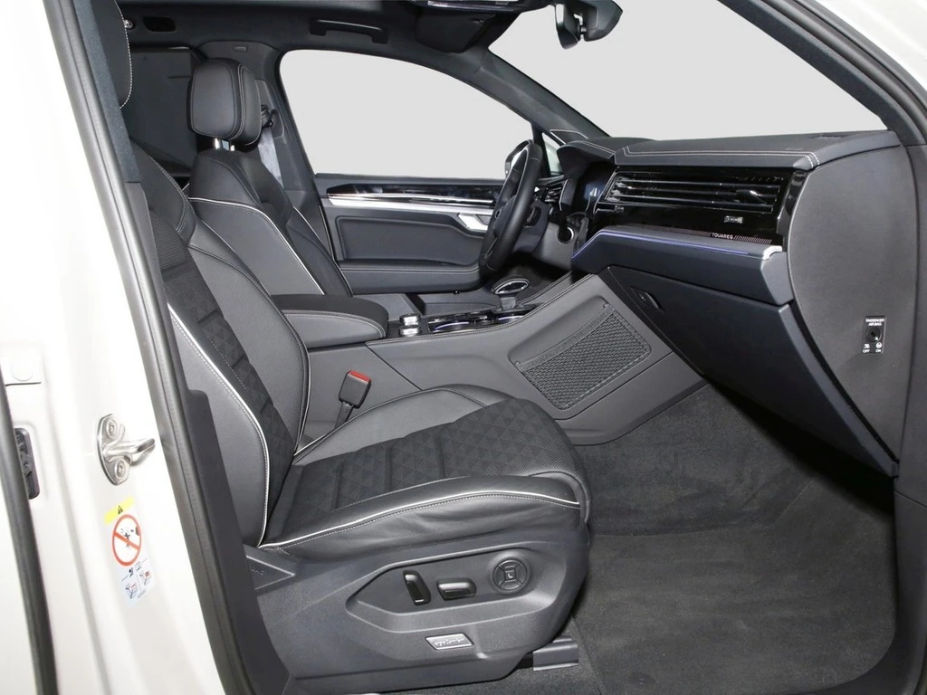 Volkswagen-Touareg-image-7