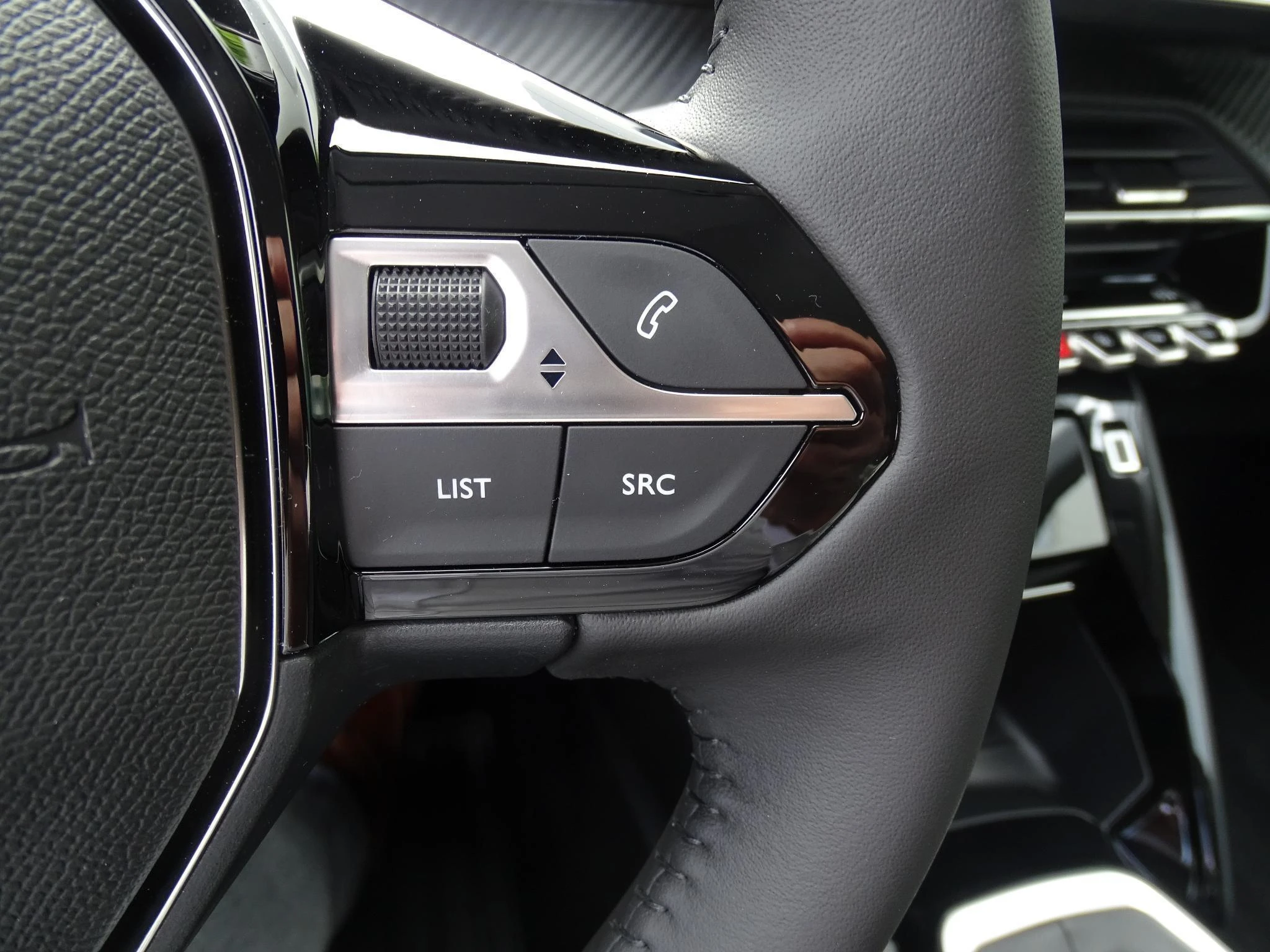 Peugeot-208-image-18