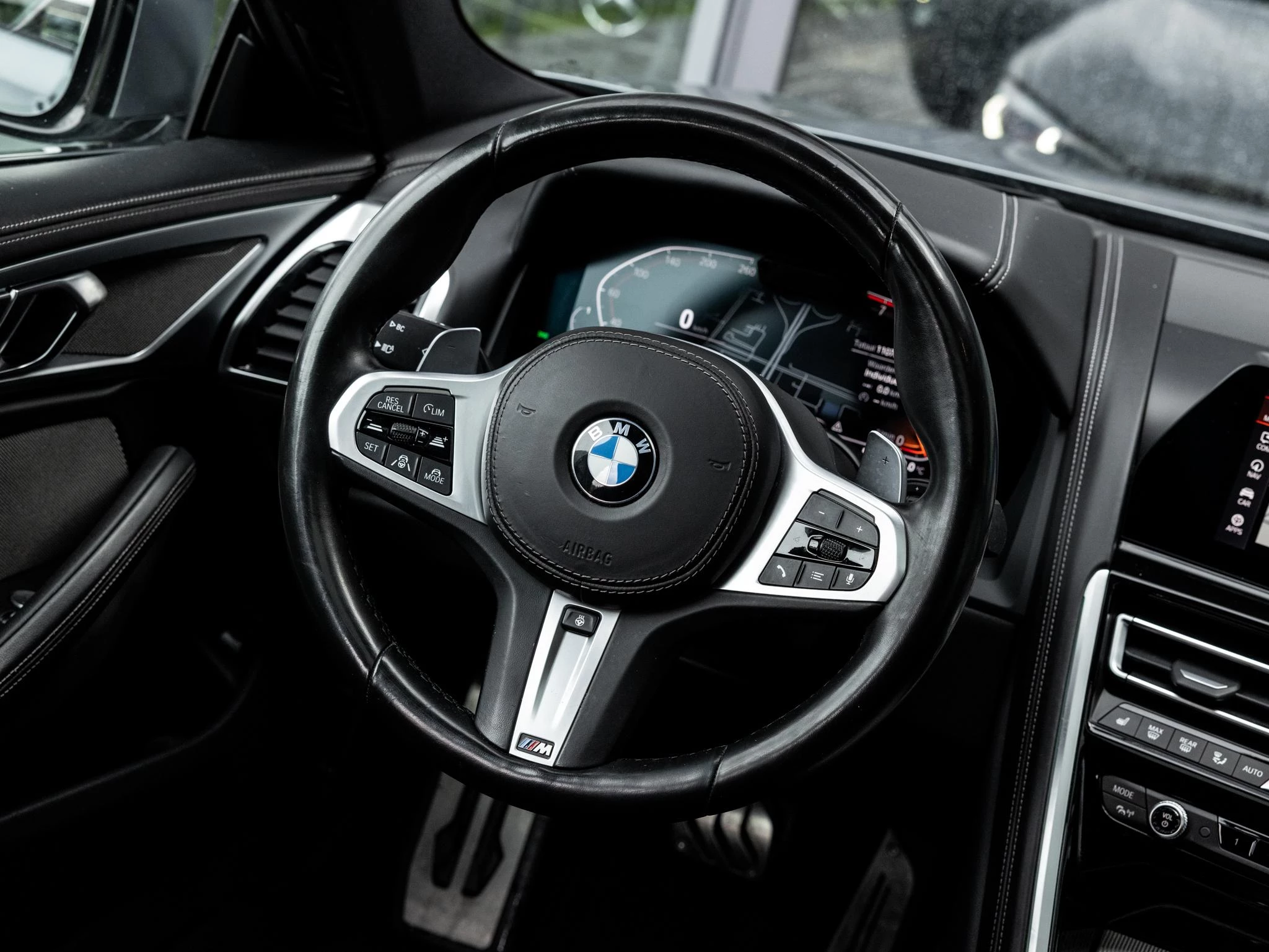 BMW-8 Serie-image-43