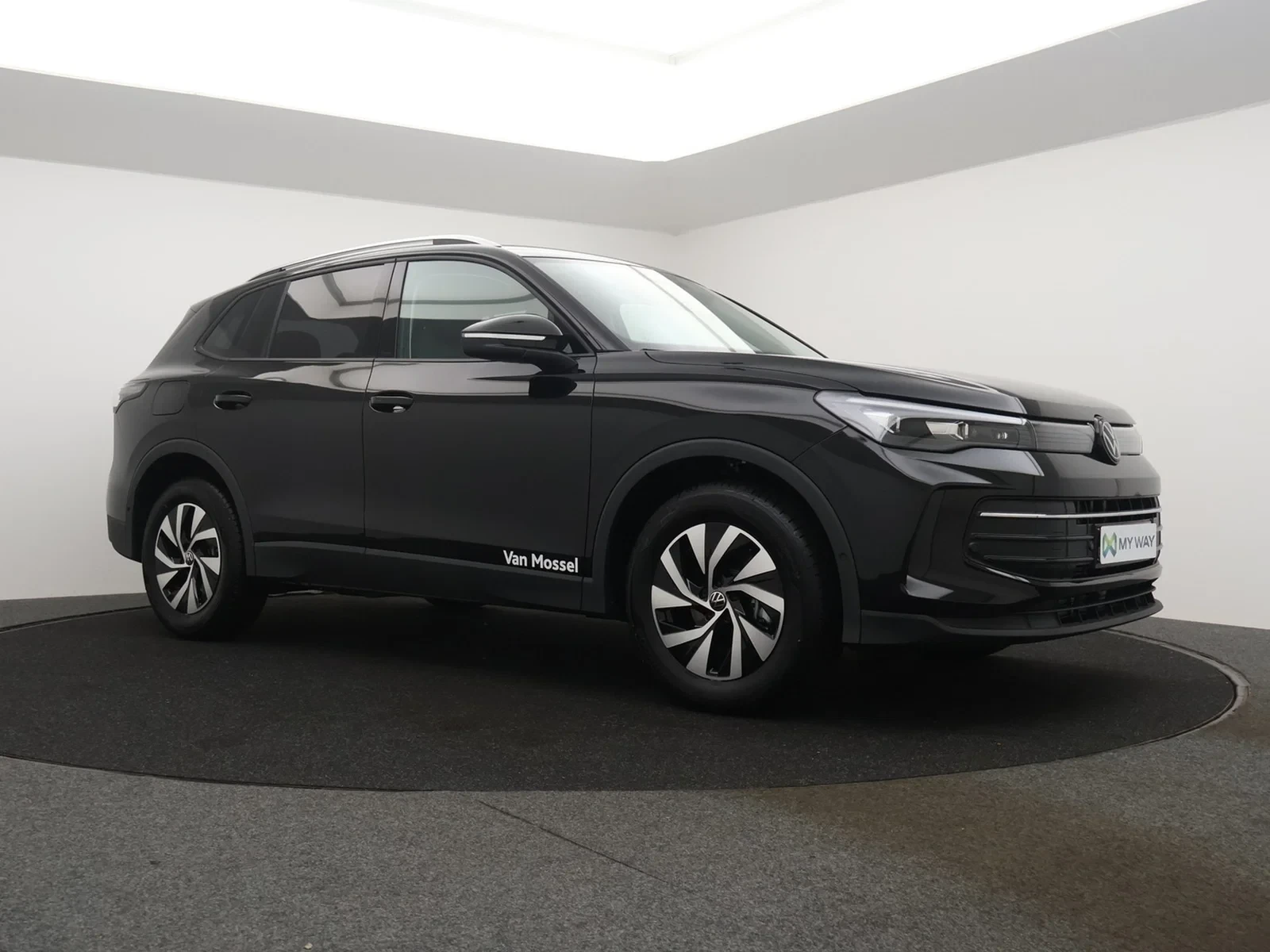 Volkswagen-Tiguan-image-19
