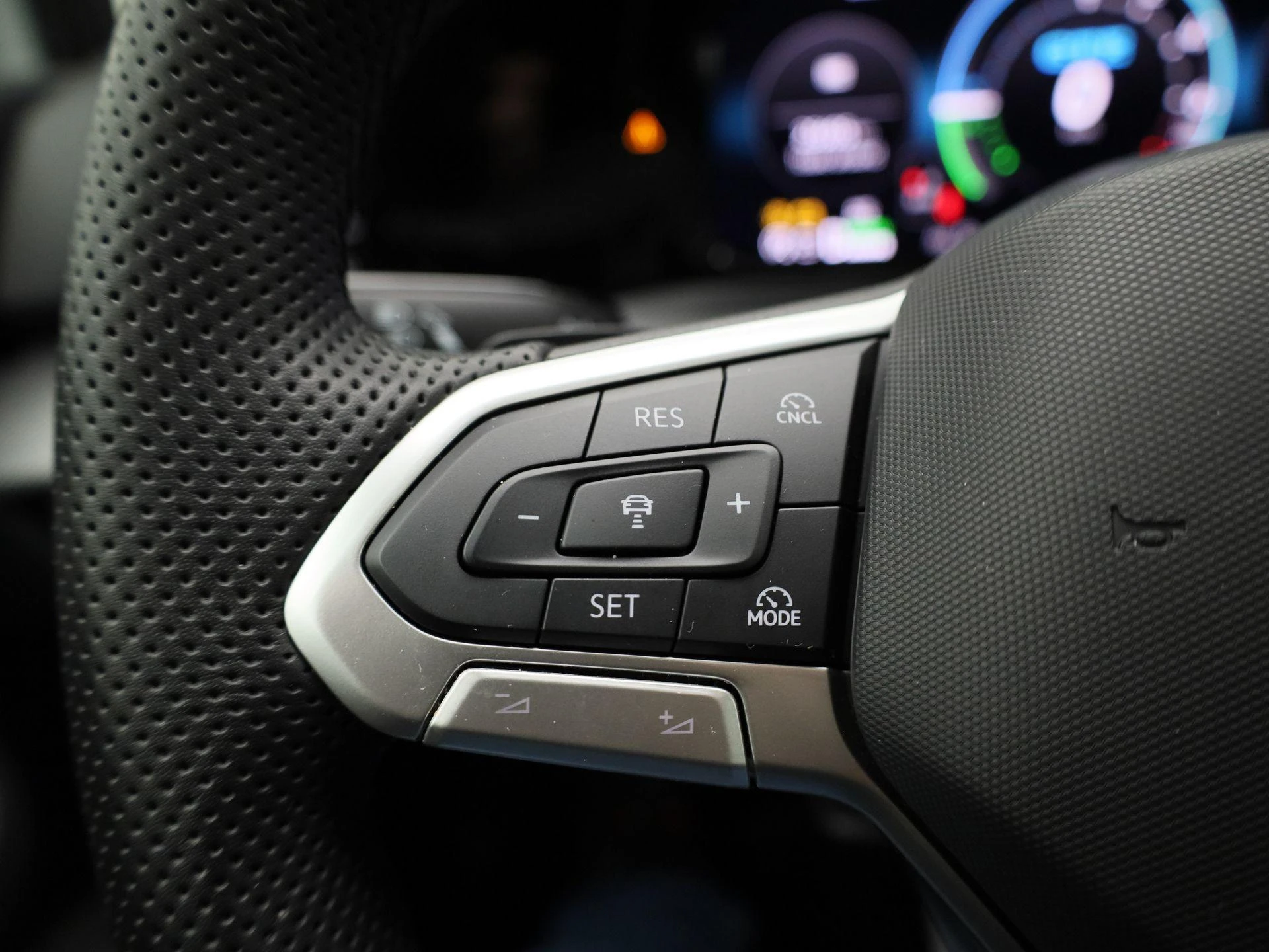 Volkswagen-Golf-image-19