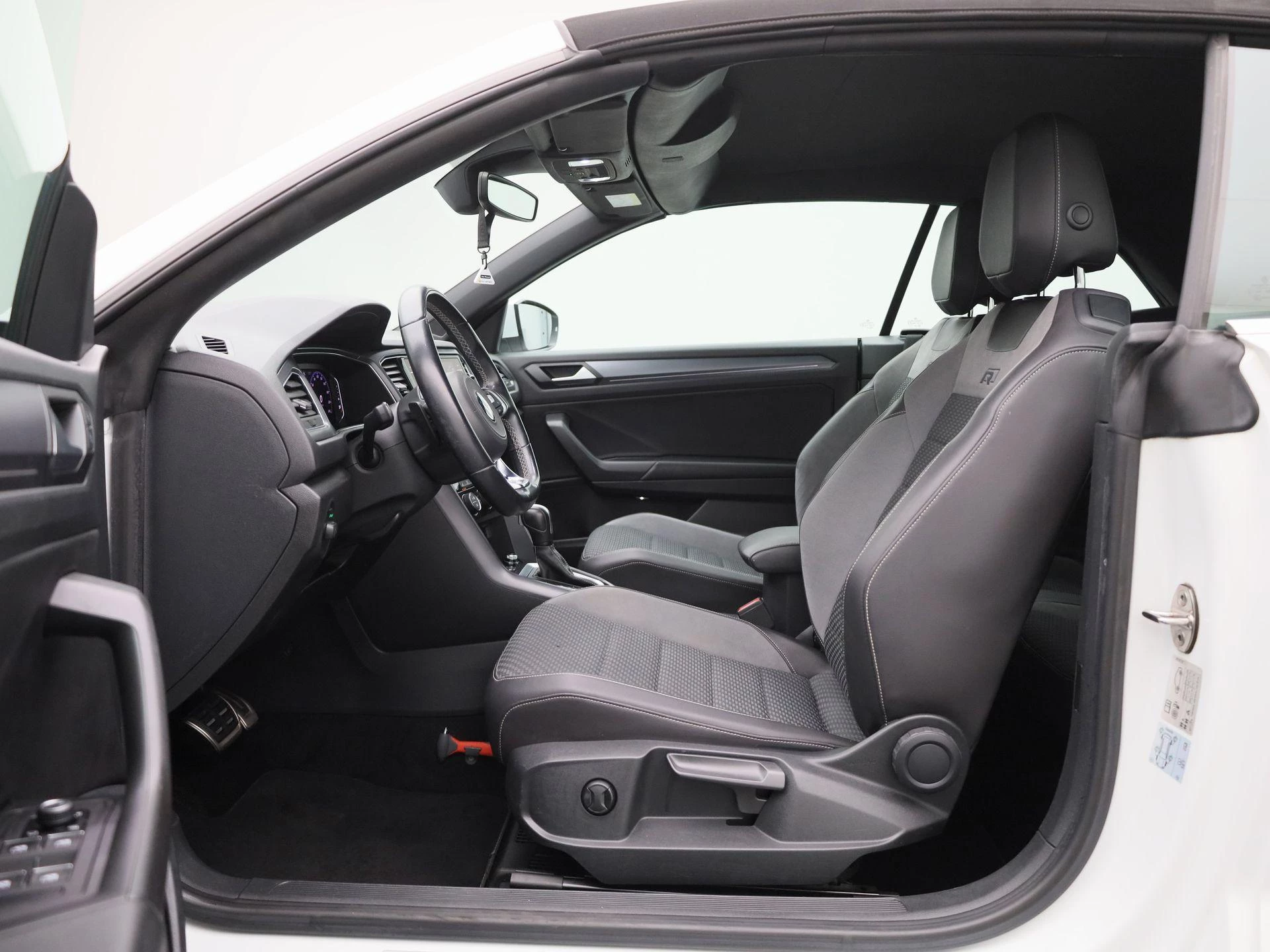 Volkswagen-T-Roc-image-11