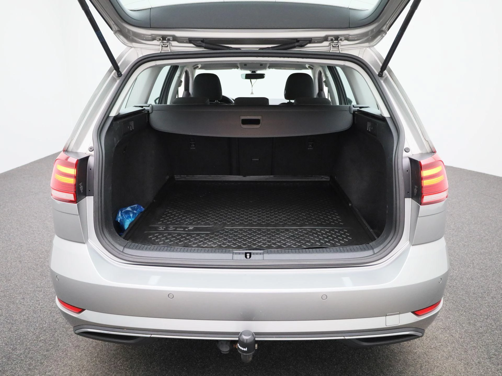 Volkswagen-Golf-image-9