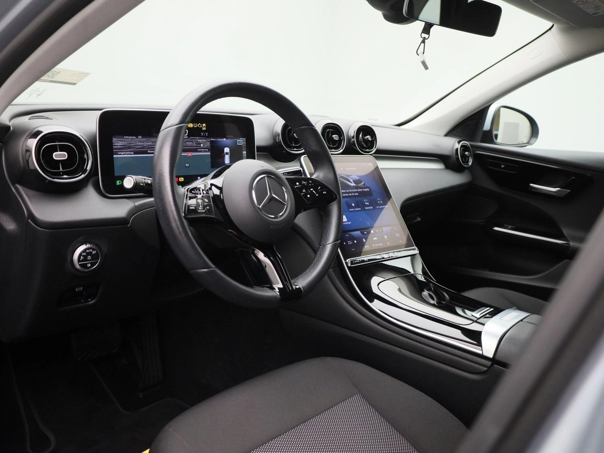 Mercedes-Benz-C-Klasse-image-33