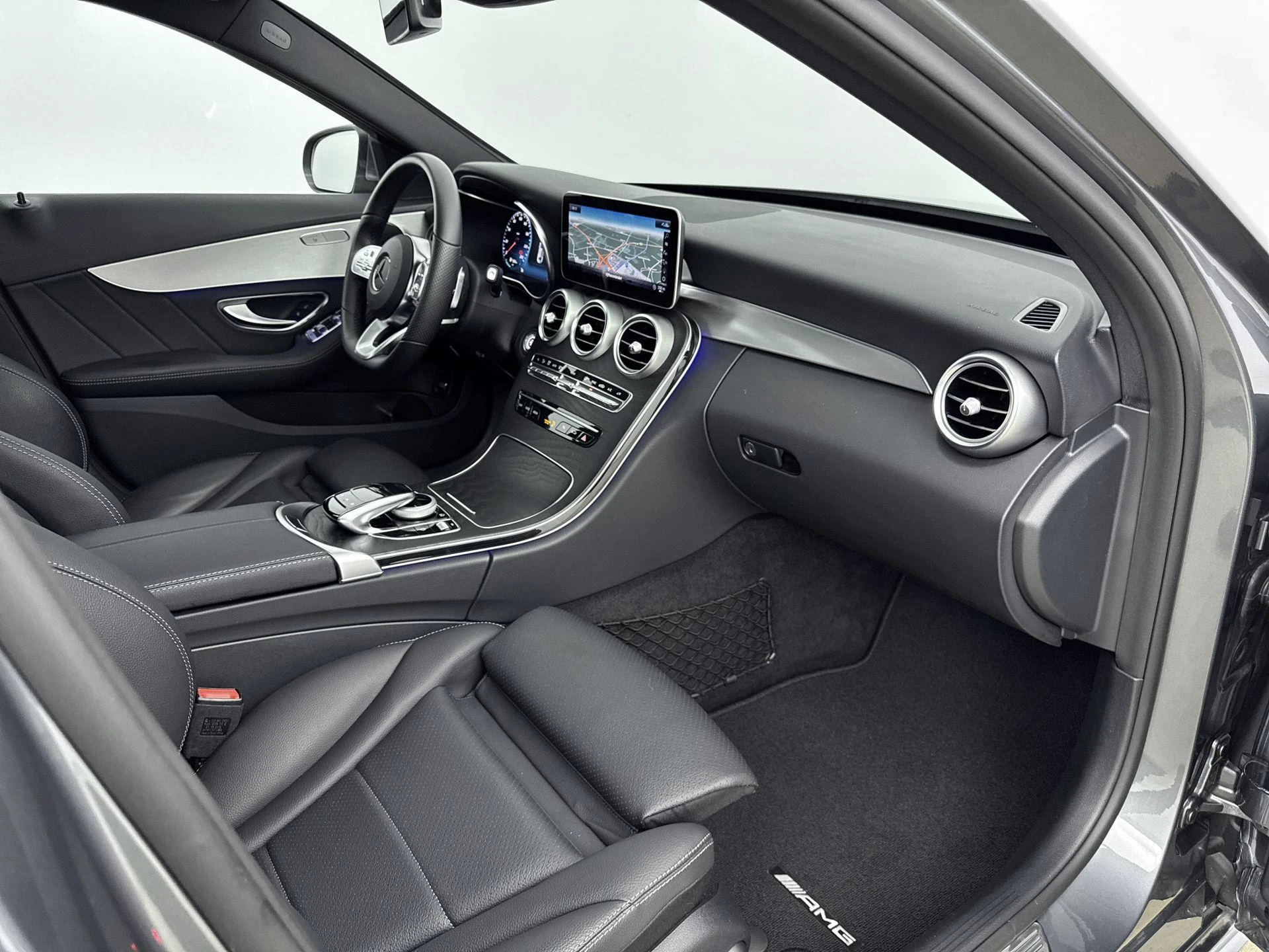 Mercedes-Benz-C-Klasse-image-16
