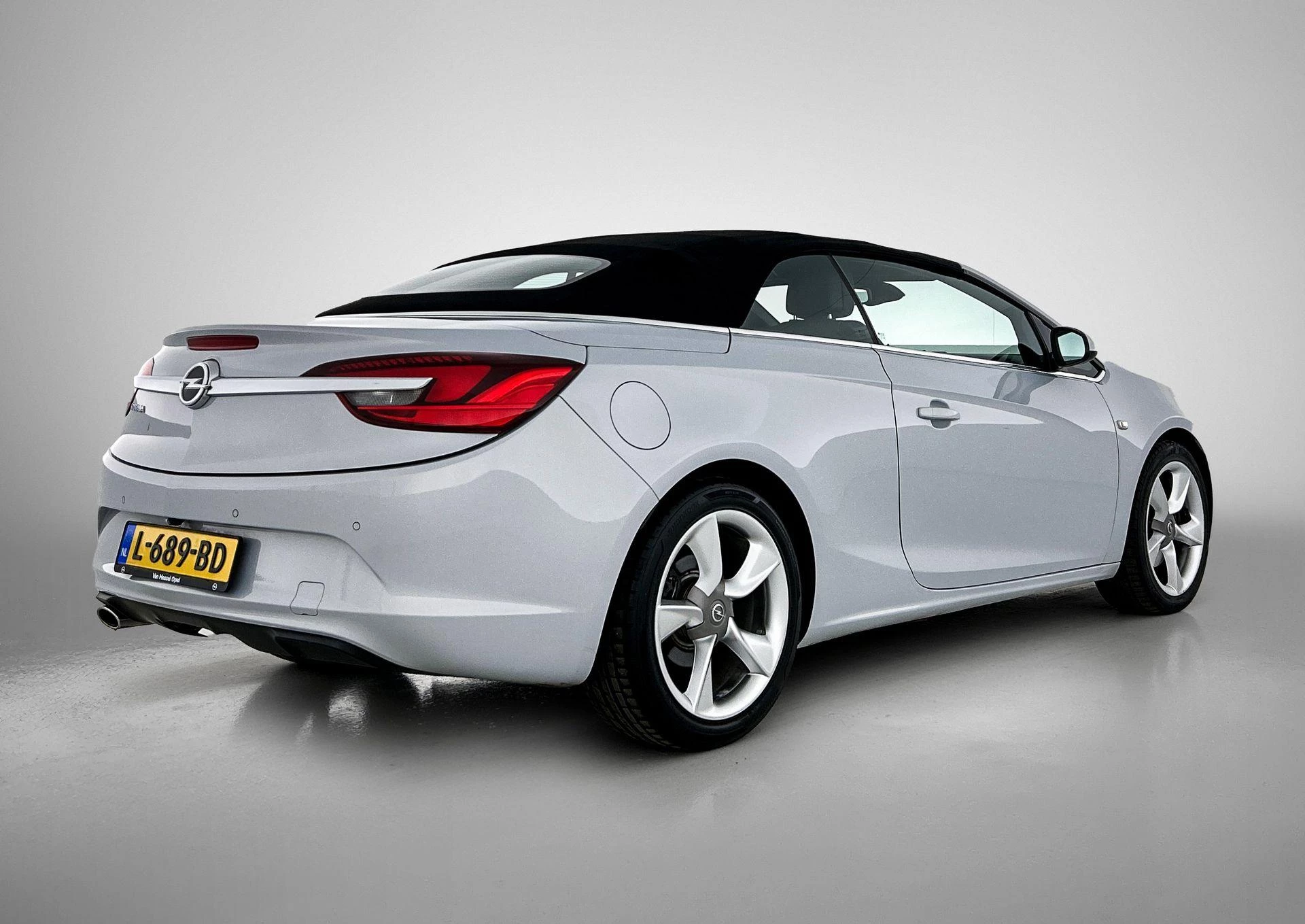 Opel-Cascada-image-3