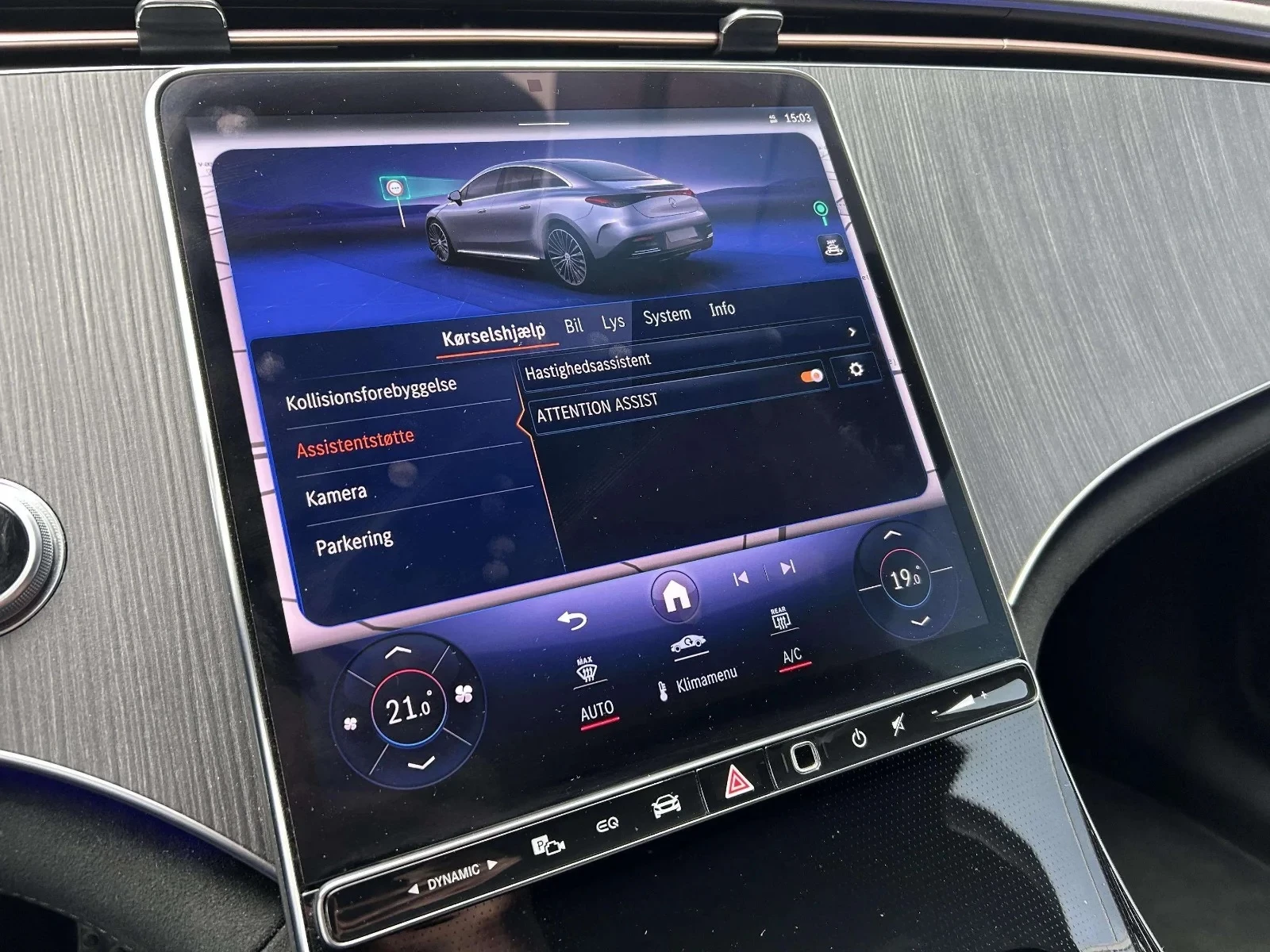 Mercedes-Benz-EQE-image-19