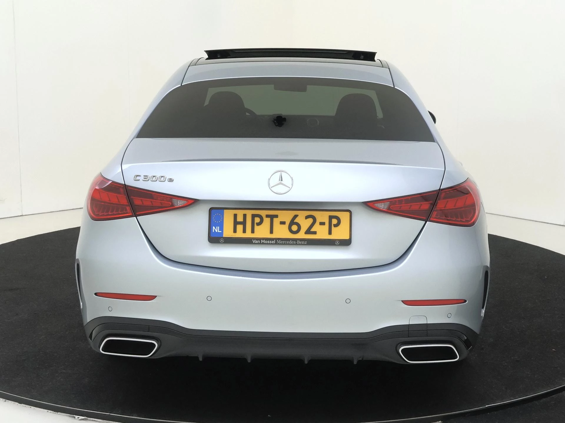 Mercedes-Benz-C-Klasse-image-9