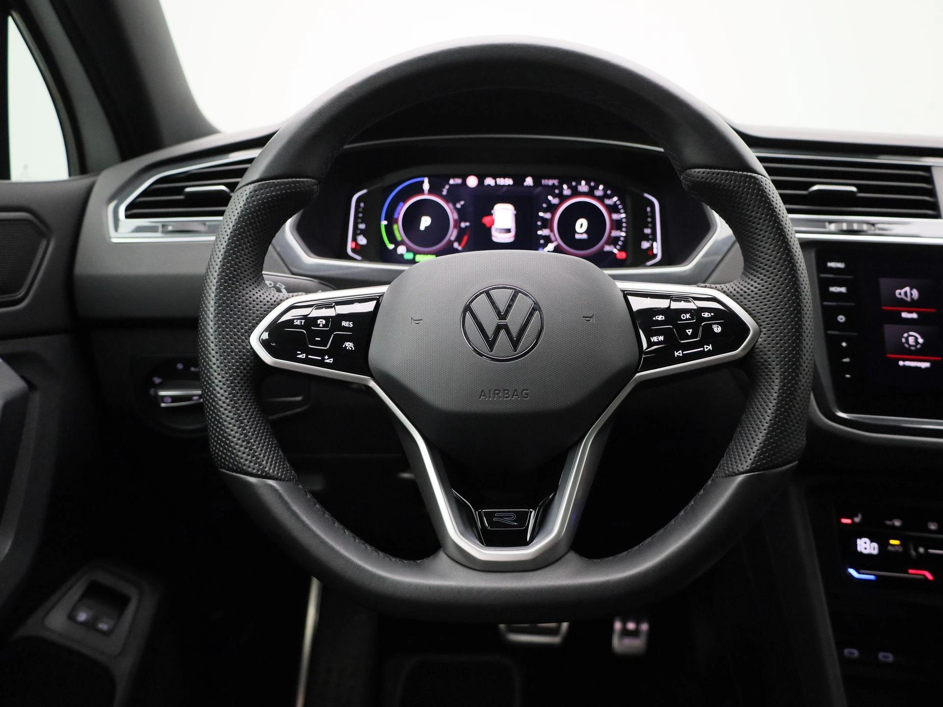 Volkswagen Tiguan 1.4 TSI eHybrid R-Line Business+ 245 PK|