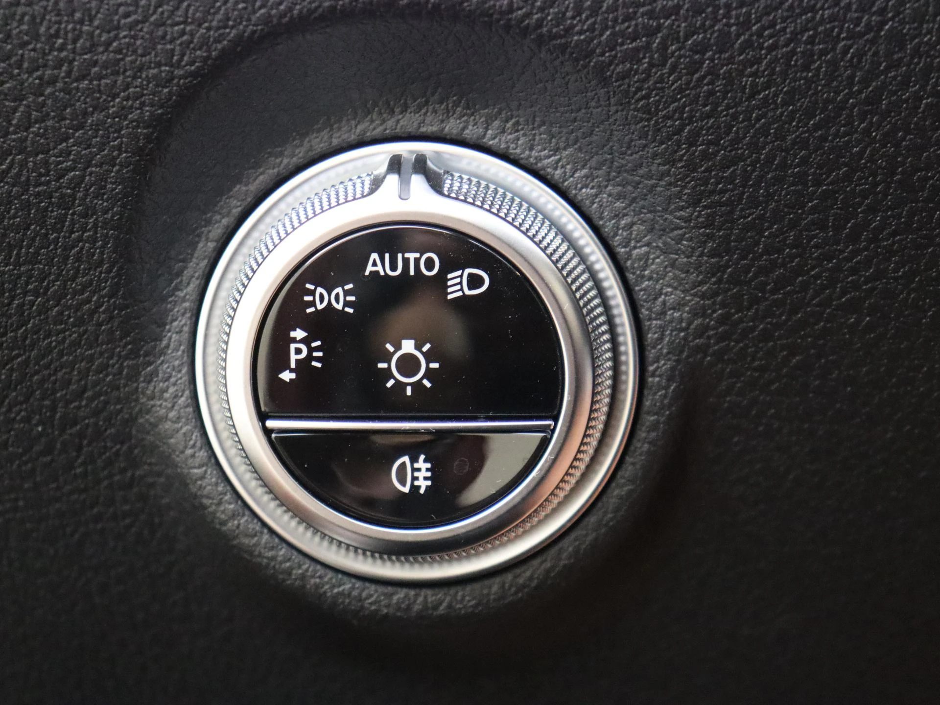 Mercedes-Benz-CLE-image-24