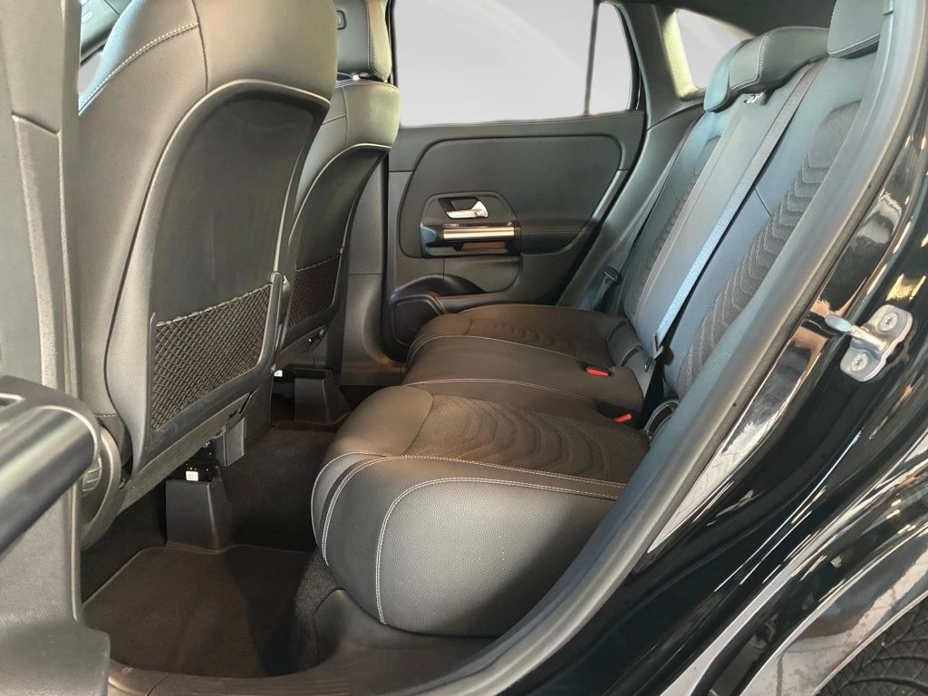 Mercedes-Benz-GLA 200 d-image-9