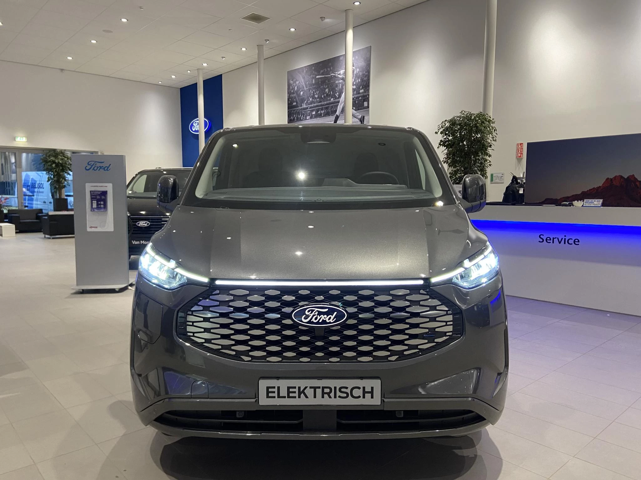 Ford-E-Transit Custom-image-2