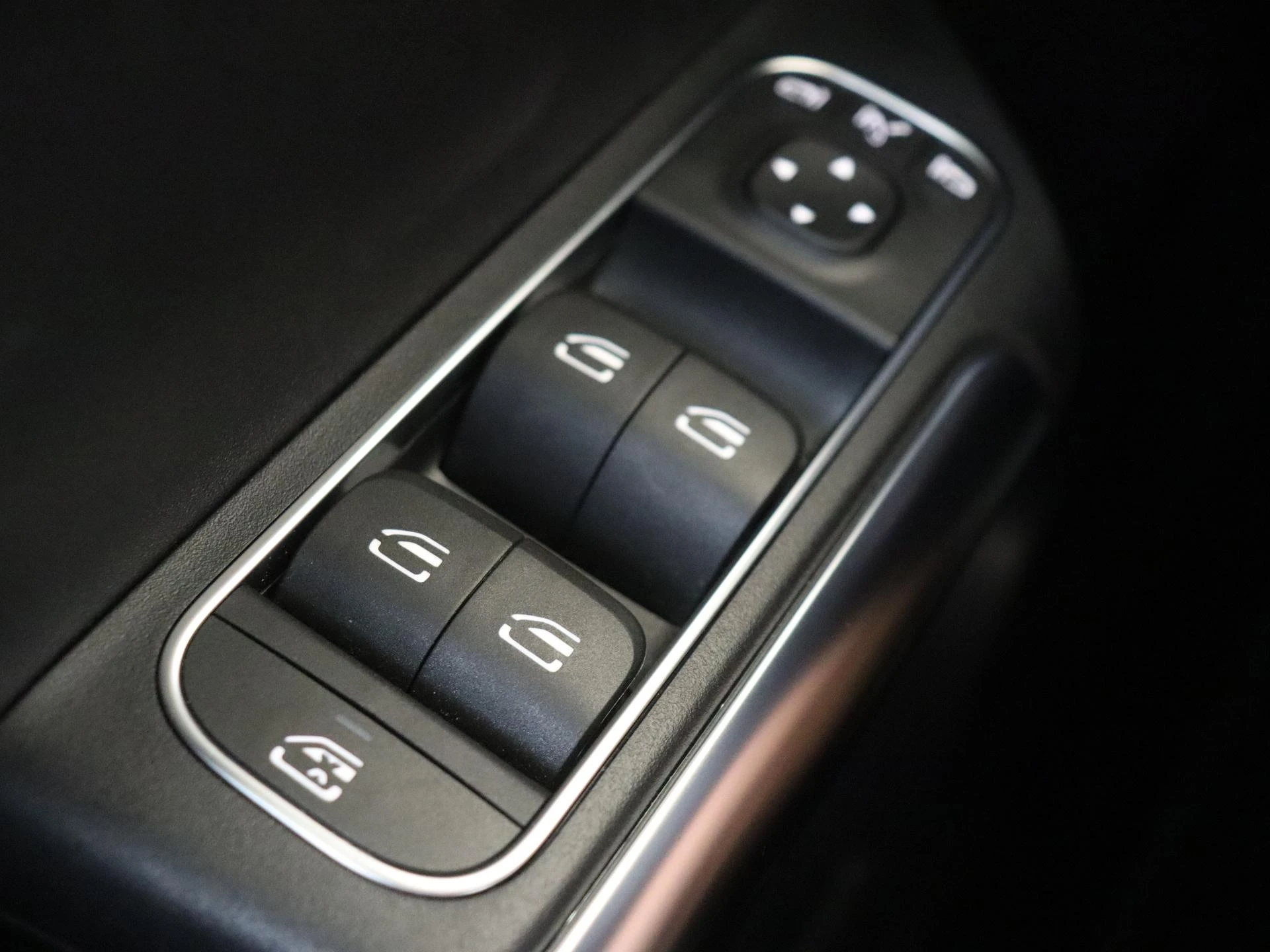 Mercedes-Benz-EQA-image-30