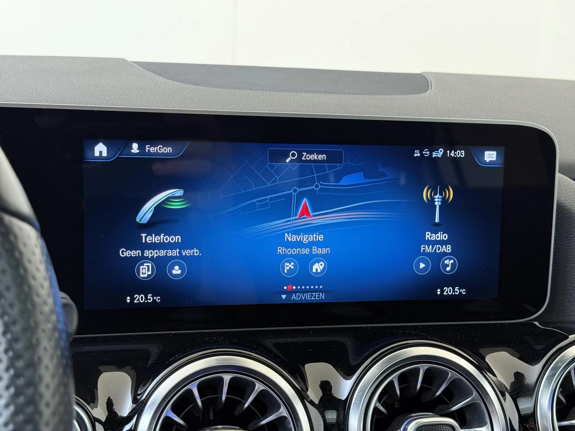 Mercedes-Benz-GLA-image-15