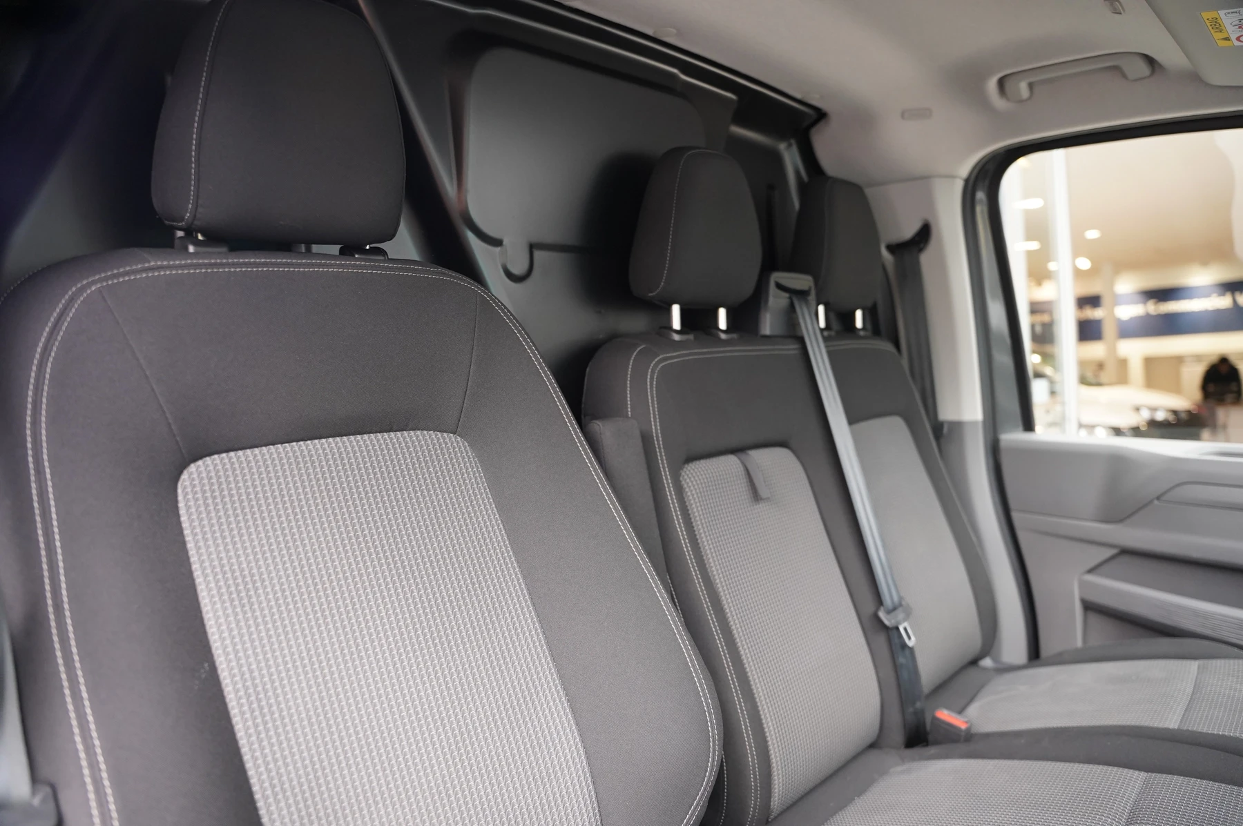 Volkswagen-Transporter-image-9