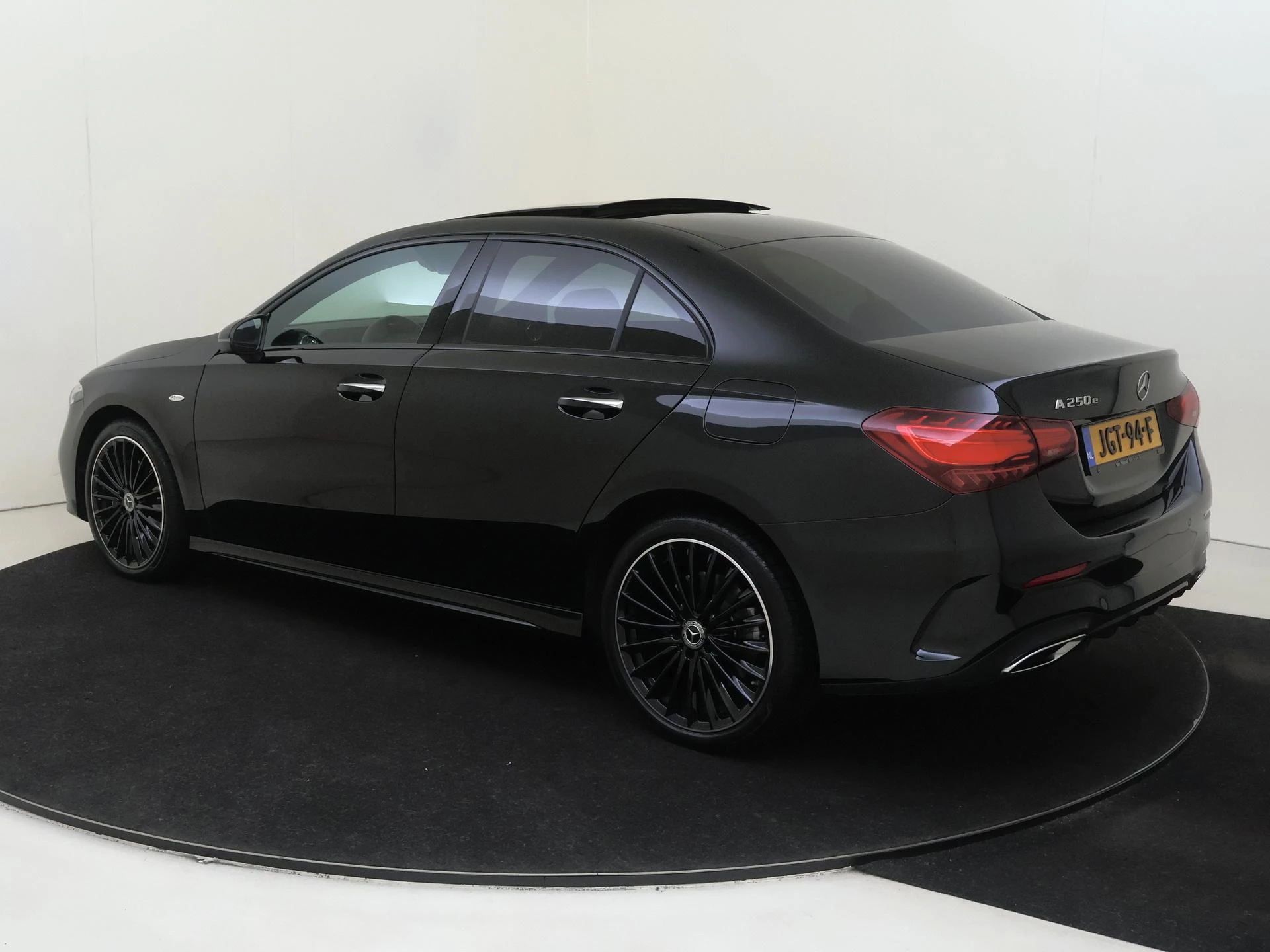 Mercedes-Benz A-Klasse 250 e Star Edition AMG Line