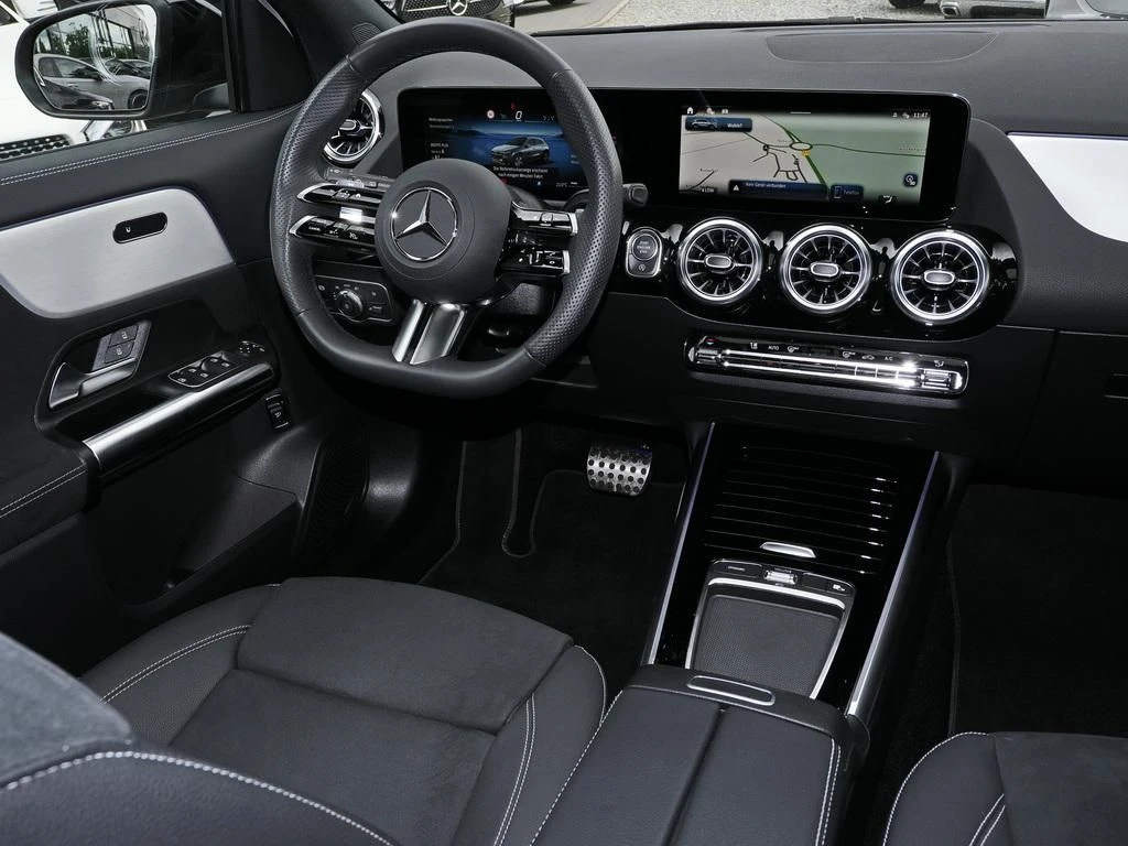 Mercedes-Benz-GLA 200-image-9