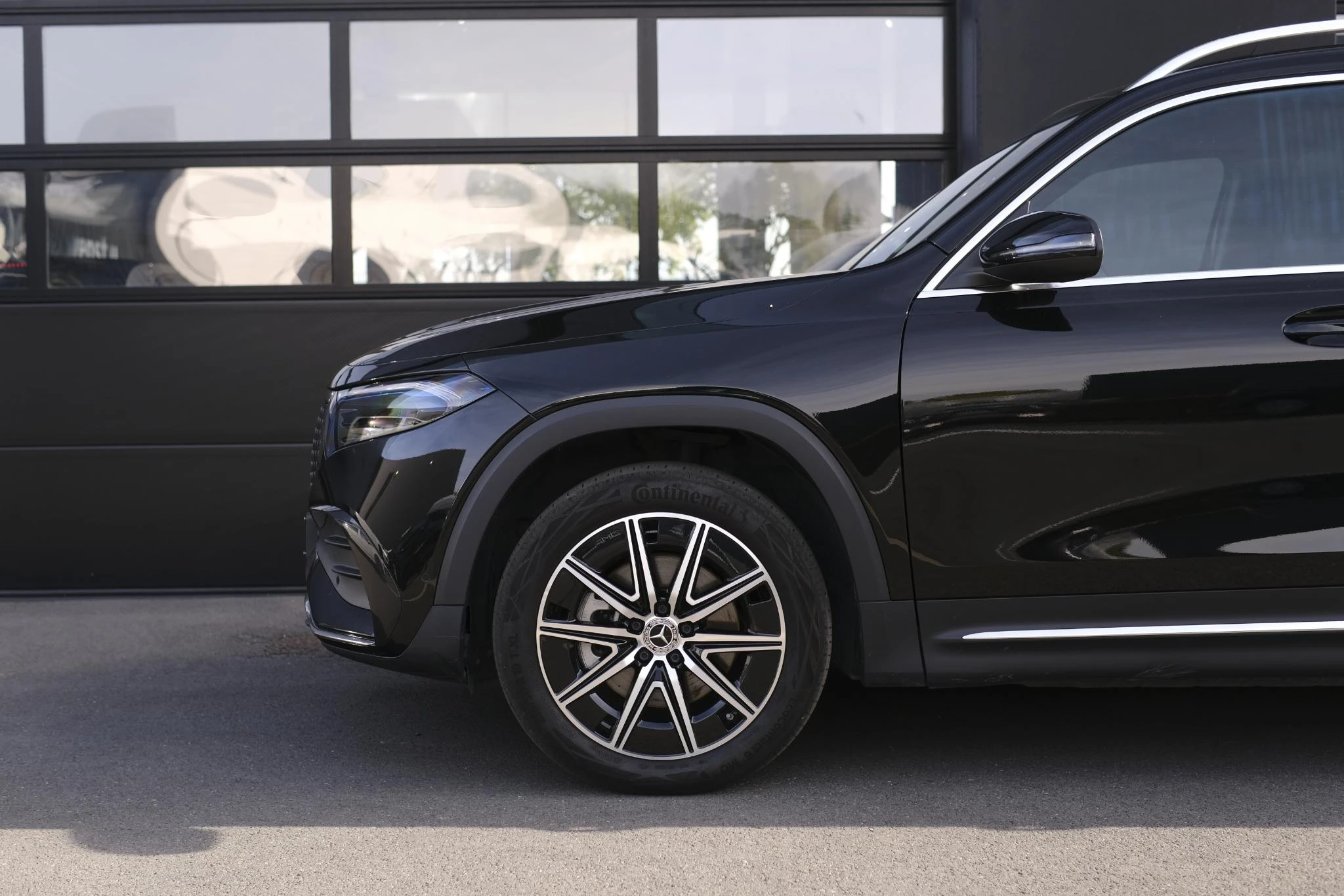 Mercedes-Benz-EQB-image-35