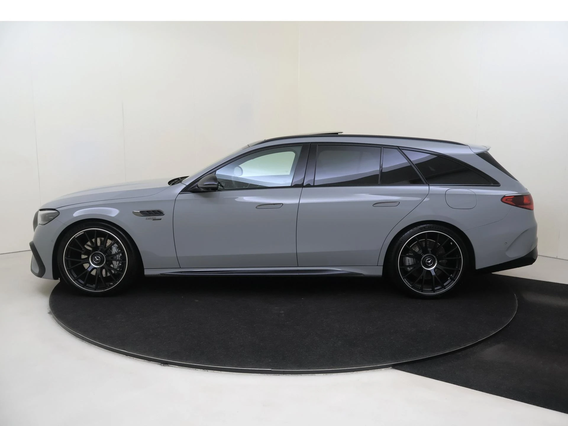 Mercedes-Benz-E-Klasse-image-9