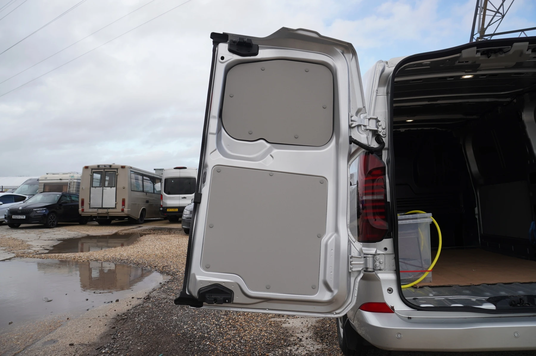 Volkswagen-Transporter-image-36