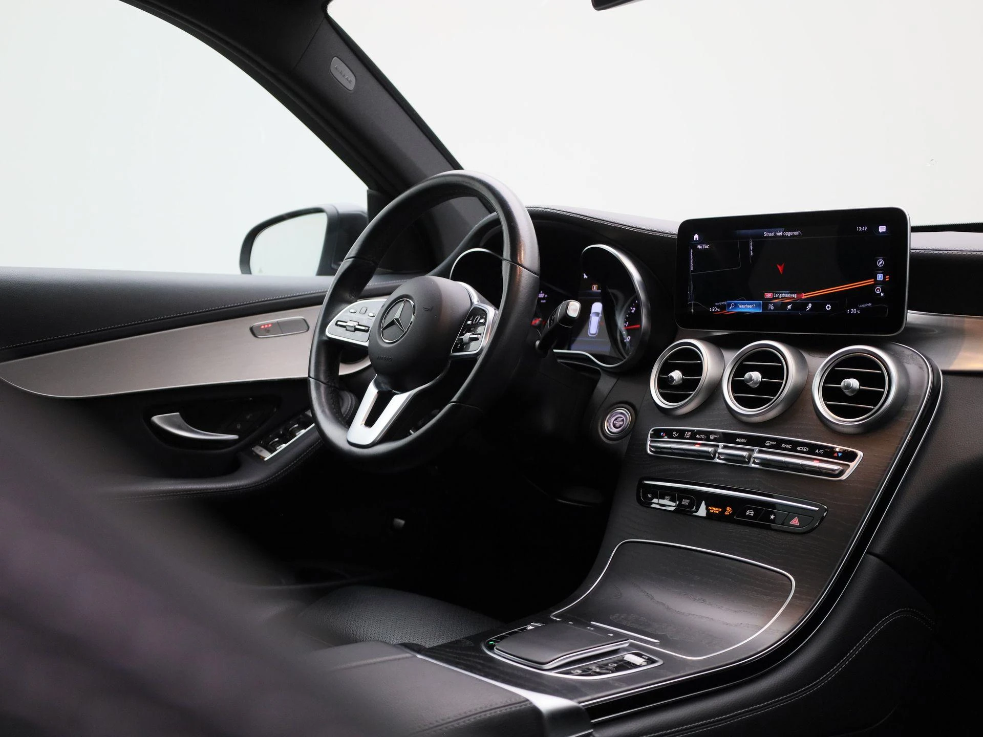 Mercedes-Benz-GLC-image-38
