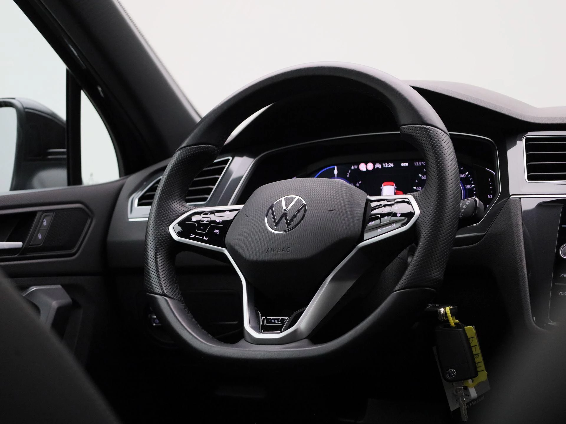Volkswagen-Tiguan-image-43