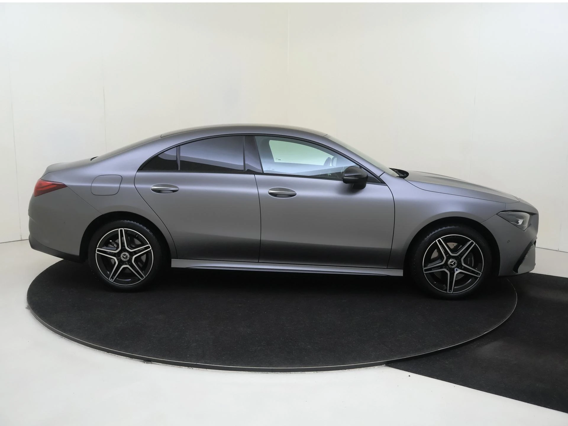 Mercedes-Benz-CLA-image-8