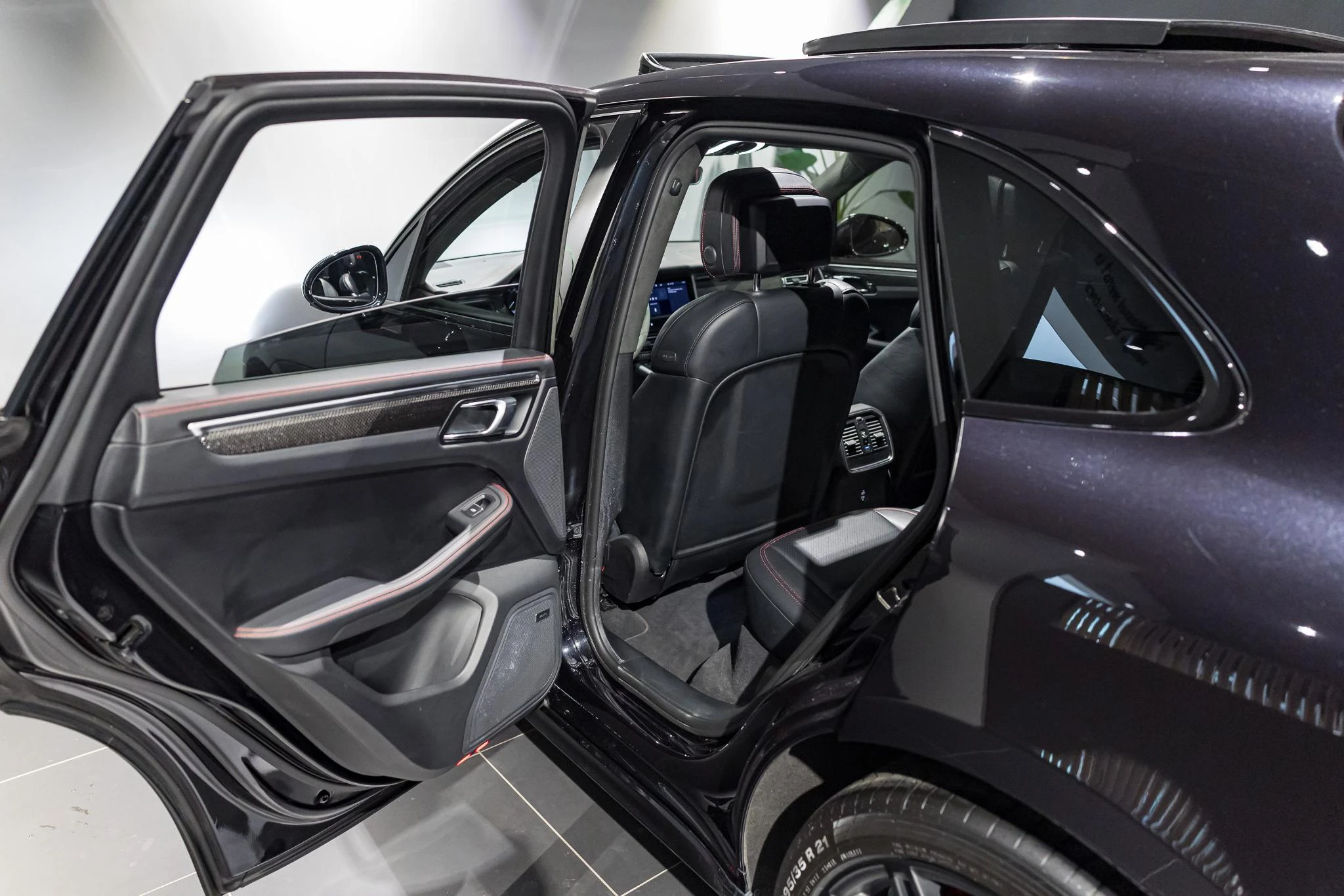 Porsche-Macan-image-16