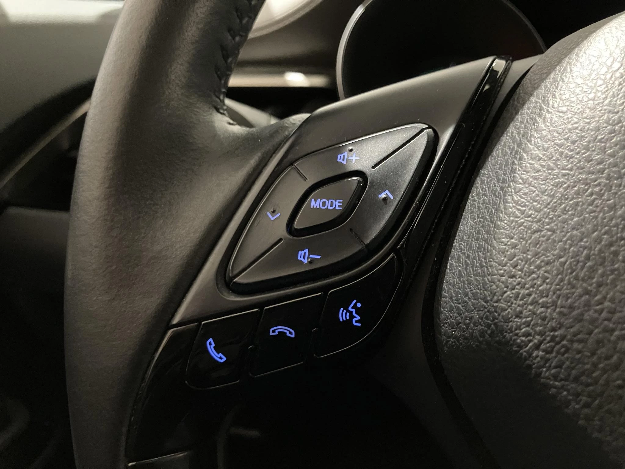 Toyota-C-HR-image-23