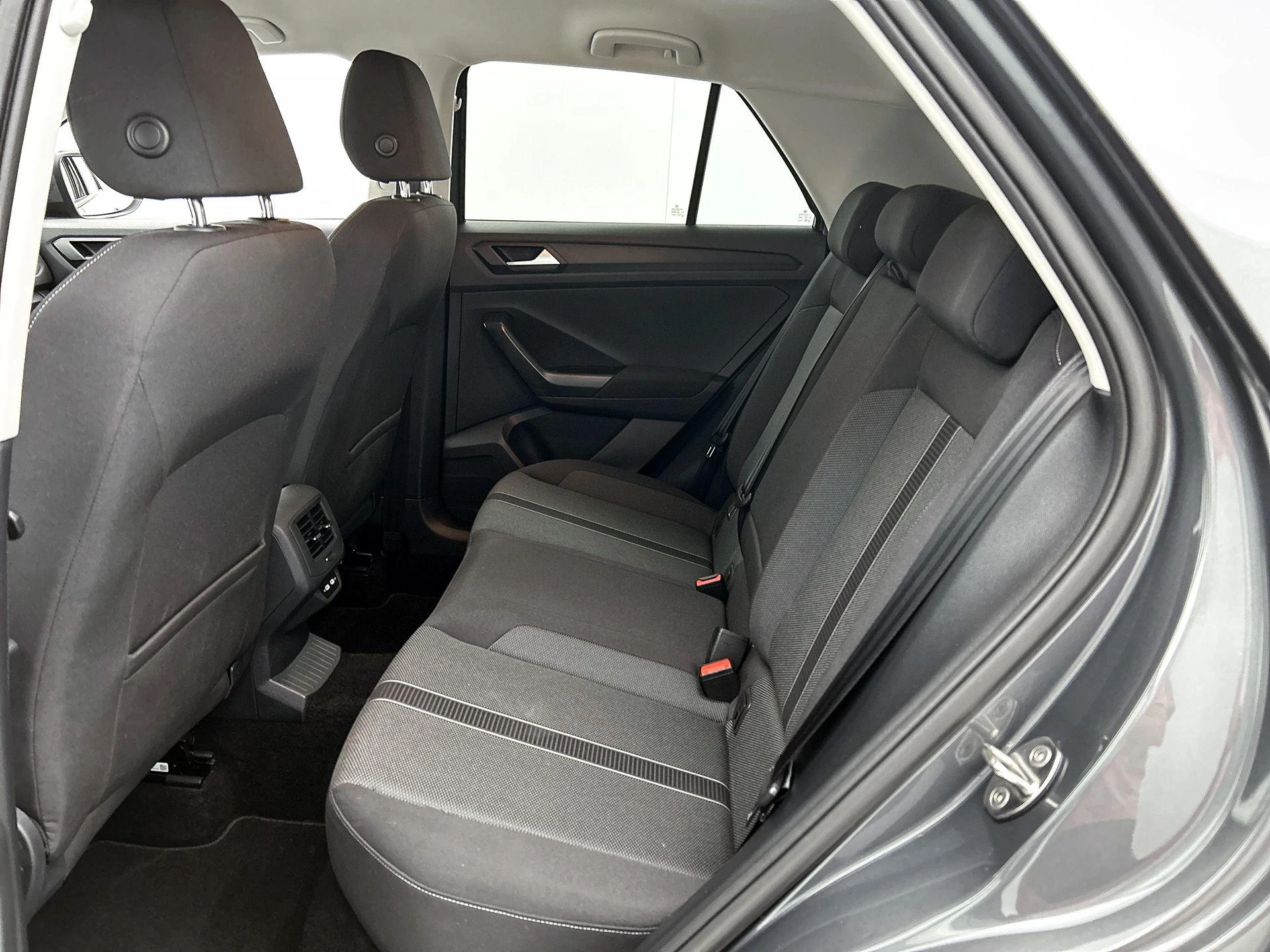 Volkswagen-T-Roc-image-25
