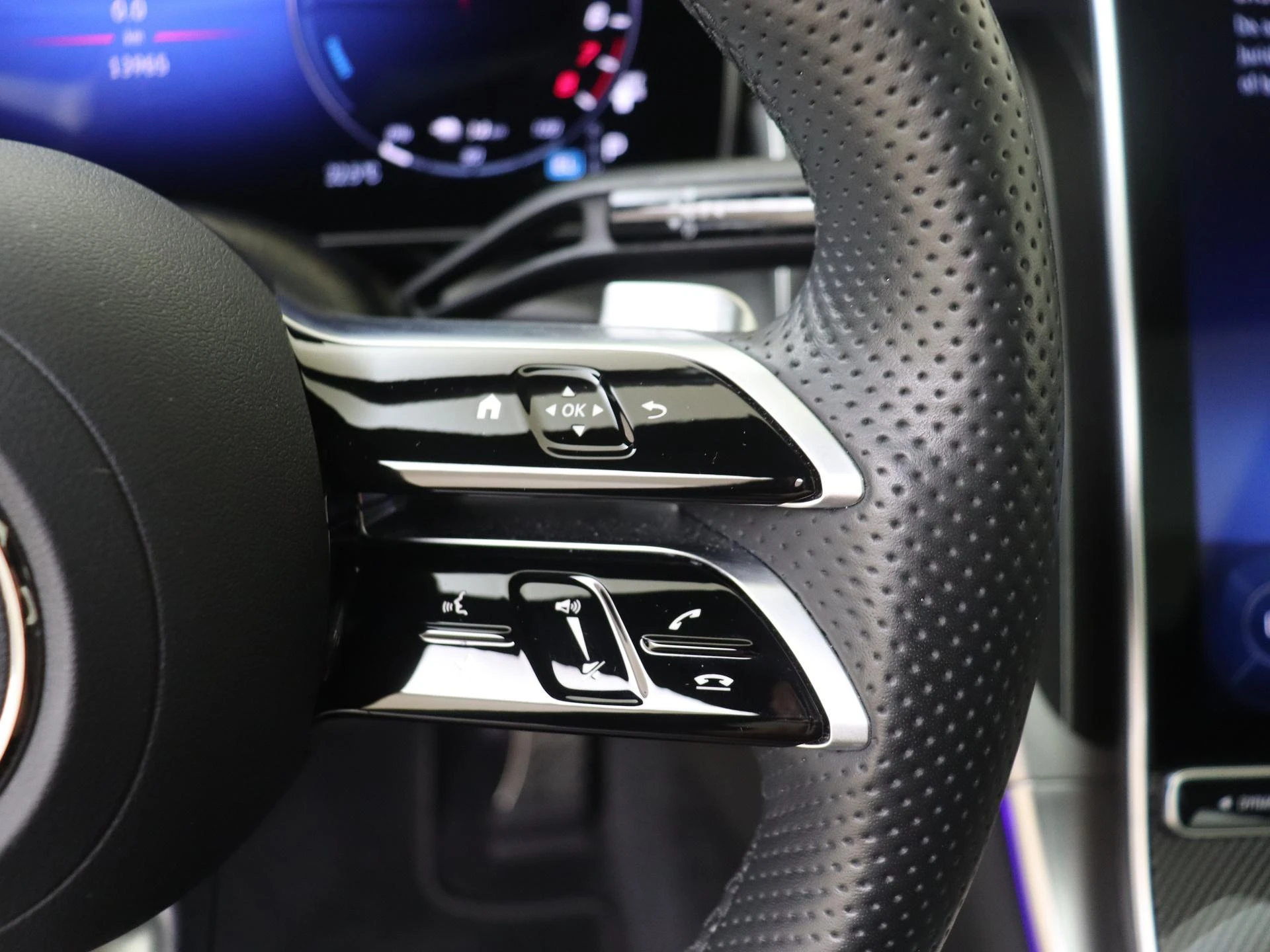 Mercedes-Benz-GLC-image-11