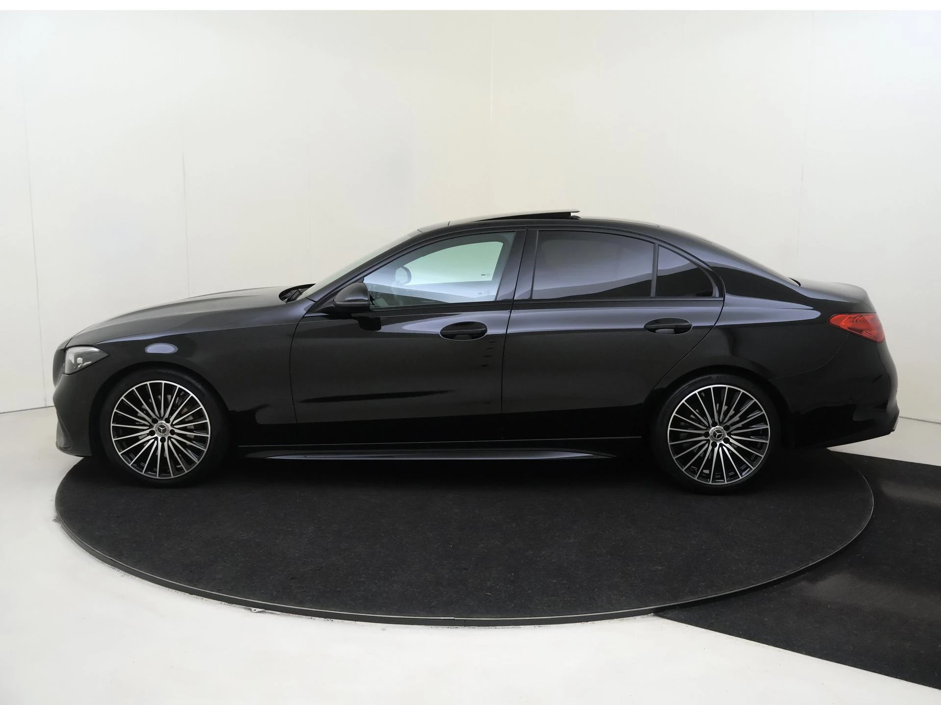 Mercedes-Benz-C-Klasse-image-7