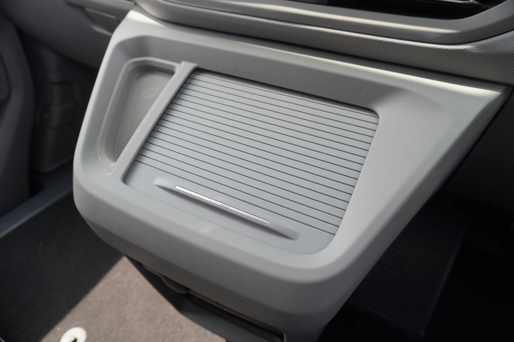 Volkswagen-Transporter-image-44